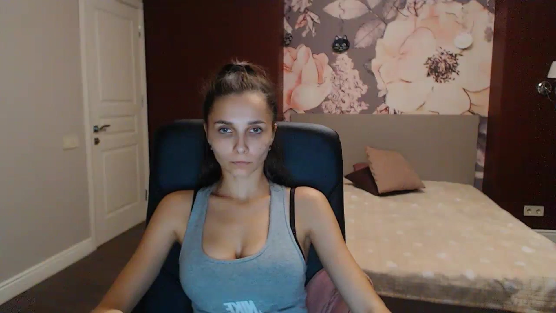 Gallery image thumbnail from Karina_Mils's myfreecams stream on, 10/13/2023, 19:12 image 19 of 20