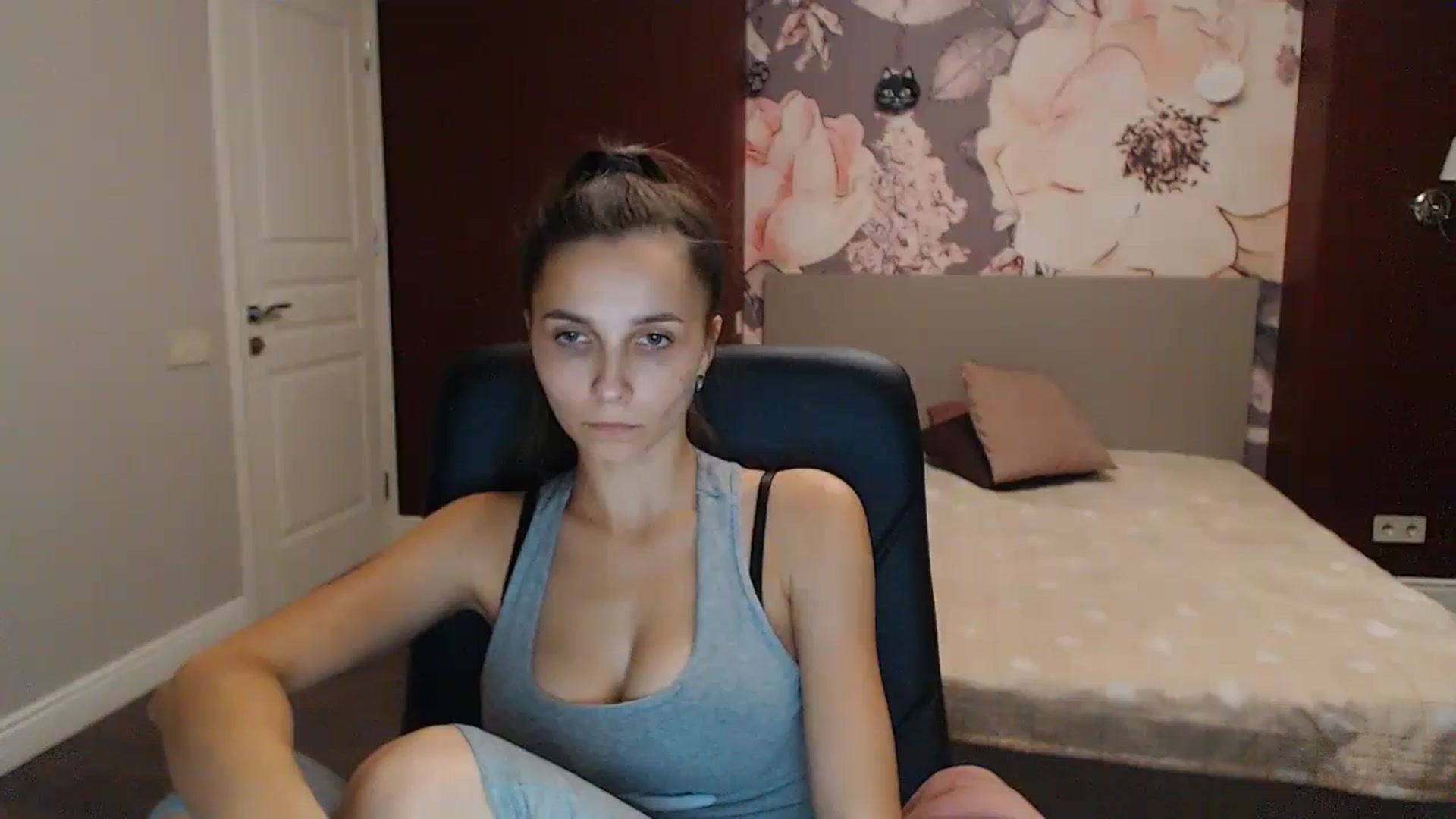 Gallery image thumbnail from Karina_Mils's myfreecams stream on, 10/13/2023, 19:12 image 4 of 20