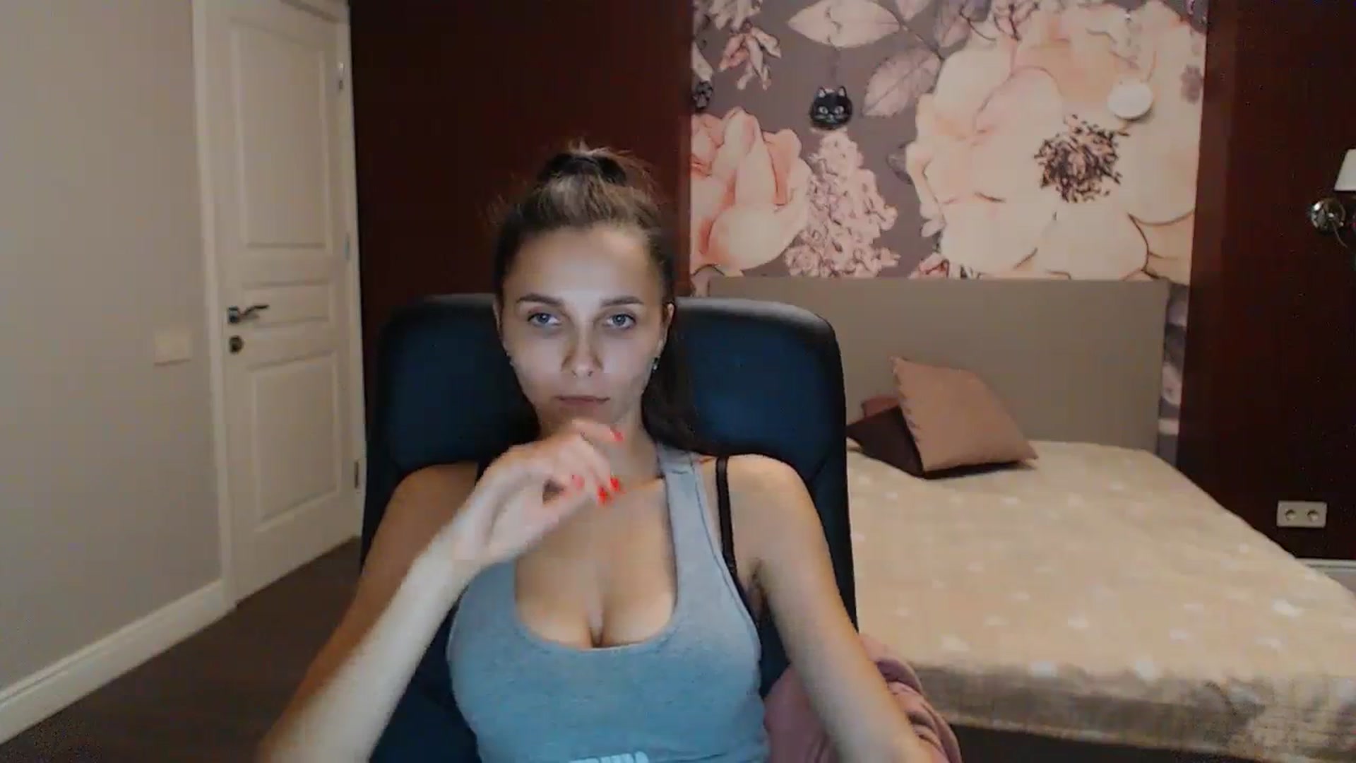 Gallery image thumbnail from Karina_Mils's myfreecams stream on, 10/13/2023, 19:12 image 15 of 20