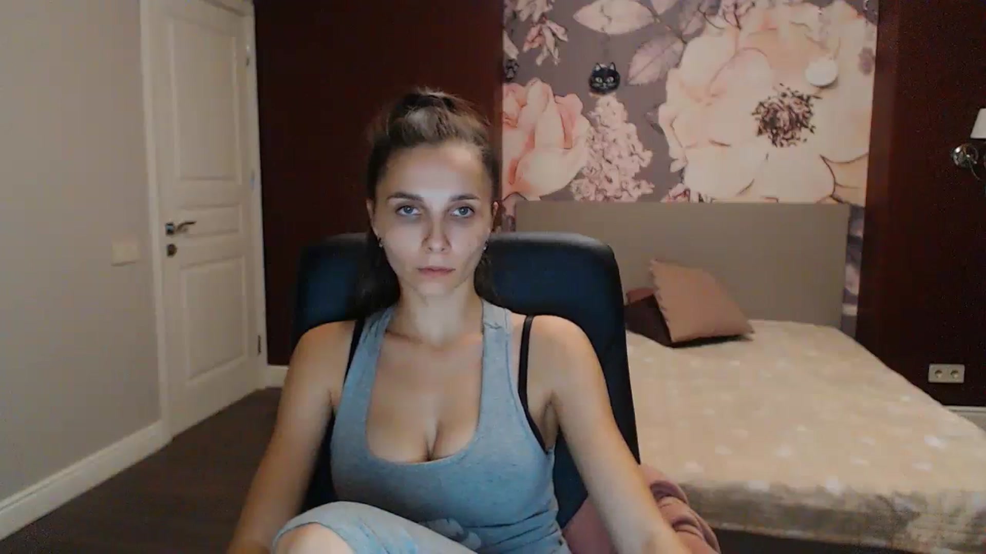 Gallery image thumbnail from Karina_Mils's myfreecams stream on, 10/13/2023, 19:12 image 10 of 20