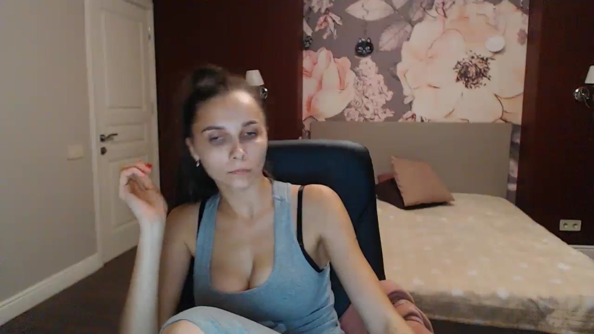 Gallery image thumbnail from Karina_Mils's myfreecams stream on, 10/13/2023, 19:12 image 13 of 20