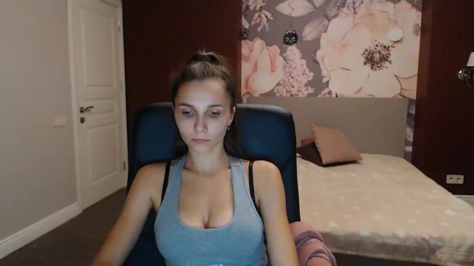 Gallery image thumbnail from Karina_Mils's myfreecams stream on, 10/13/2023, 19:12 image 16 of 20