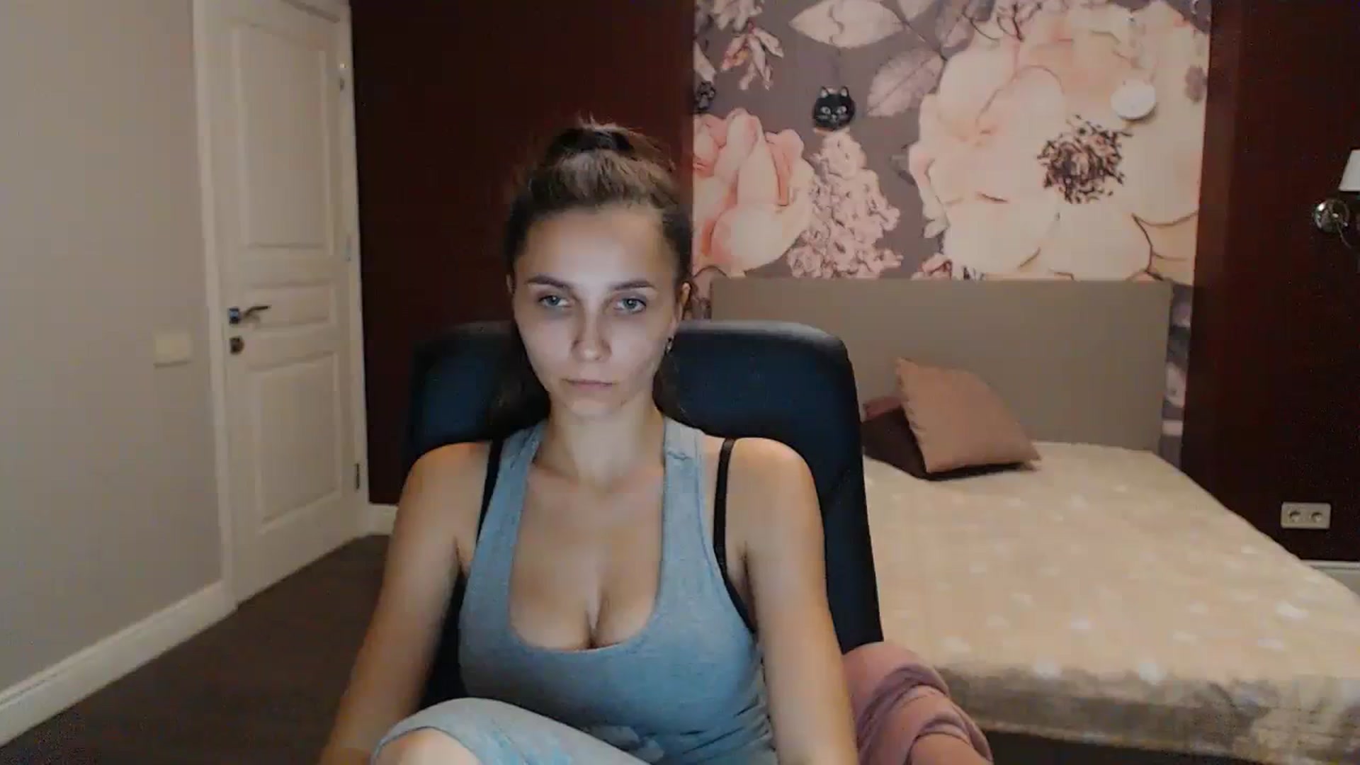 Gallery image thumbnail from Karina_Mils's myfreecams stream on, 10/13/2023, 19:12 image 12 of 20