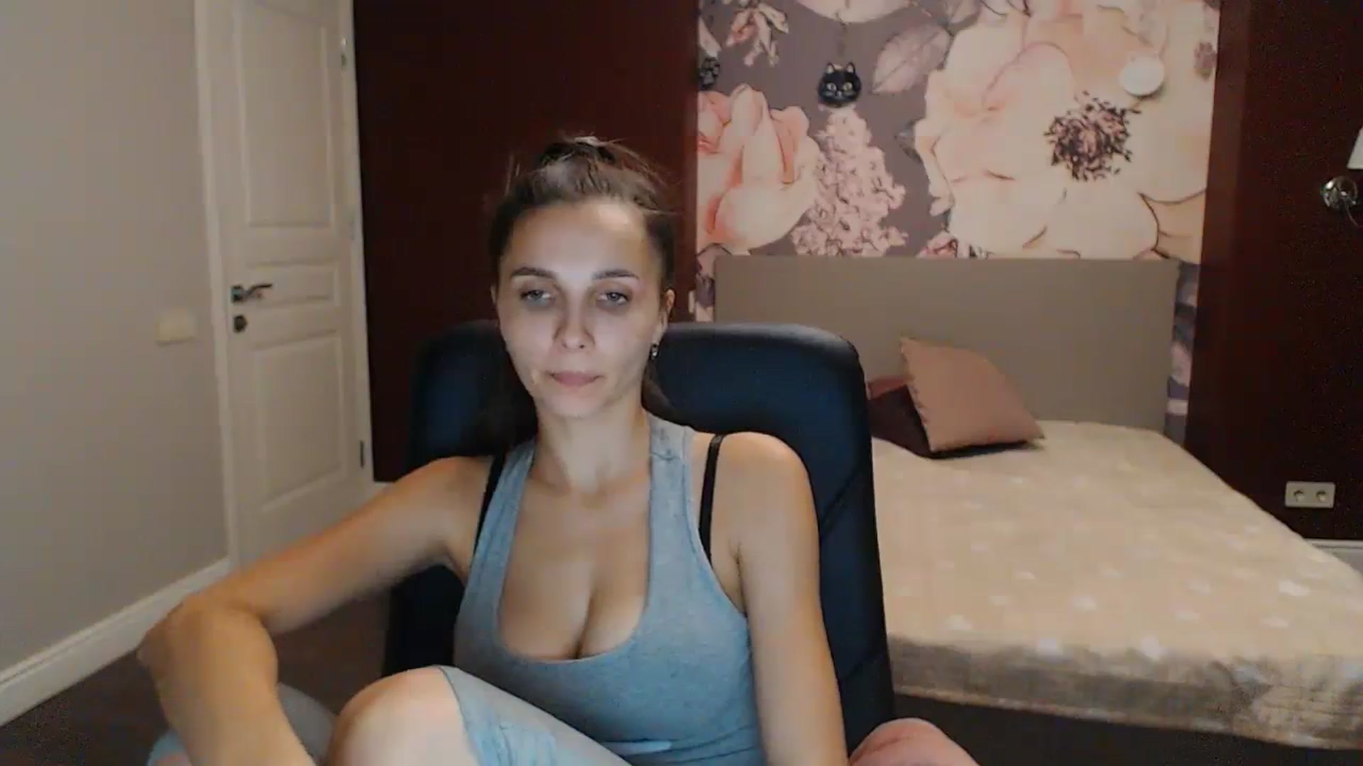 Gallery image thumbnail from Karina_Mils's myfreecams stream on, 10/13/2023, 19:12 image 2 of 20