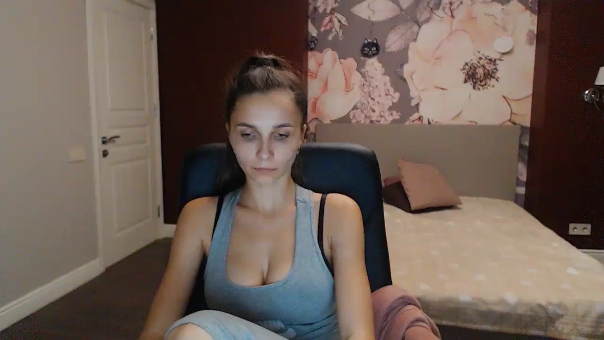 Gallery image thumbnail from Karina_Mils's myfreecams stream on, 10/13/2023, 19:12 image 11 of 20