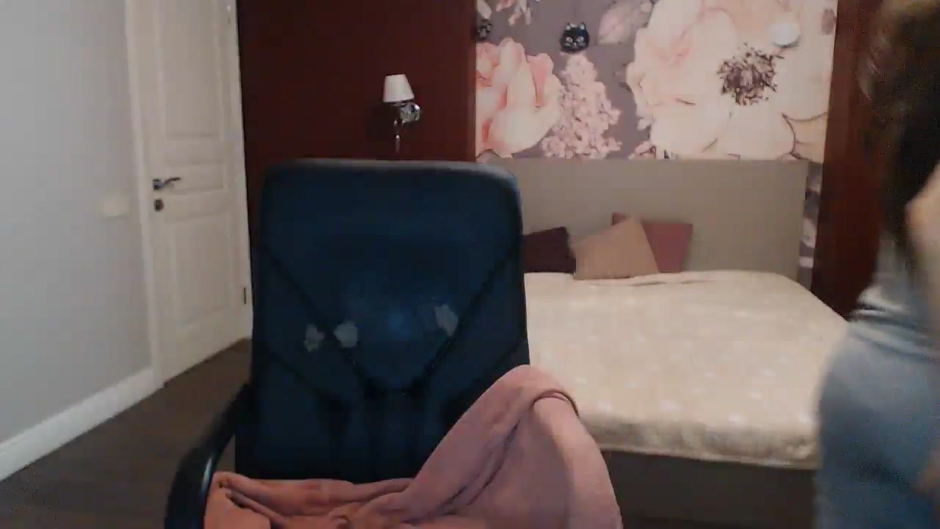 Gallery image thumbnail from Karina_Mils's myfreecams stream on, 10/14/2023, 12:56 image 18 of 20