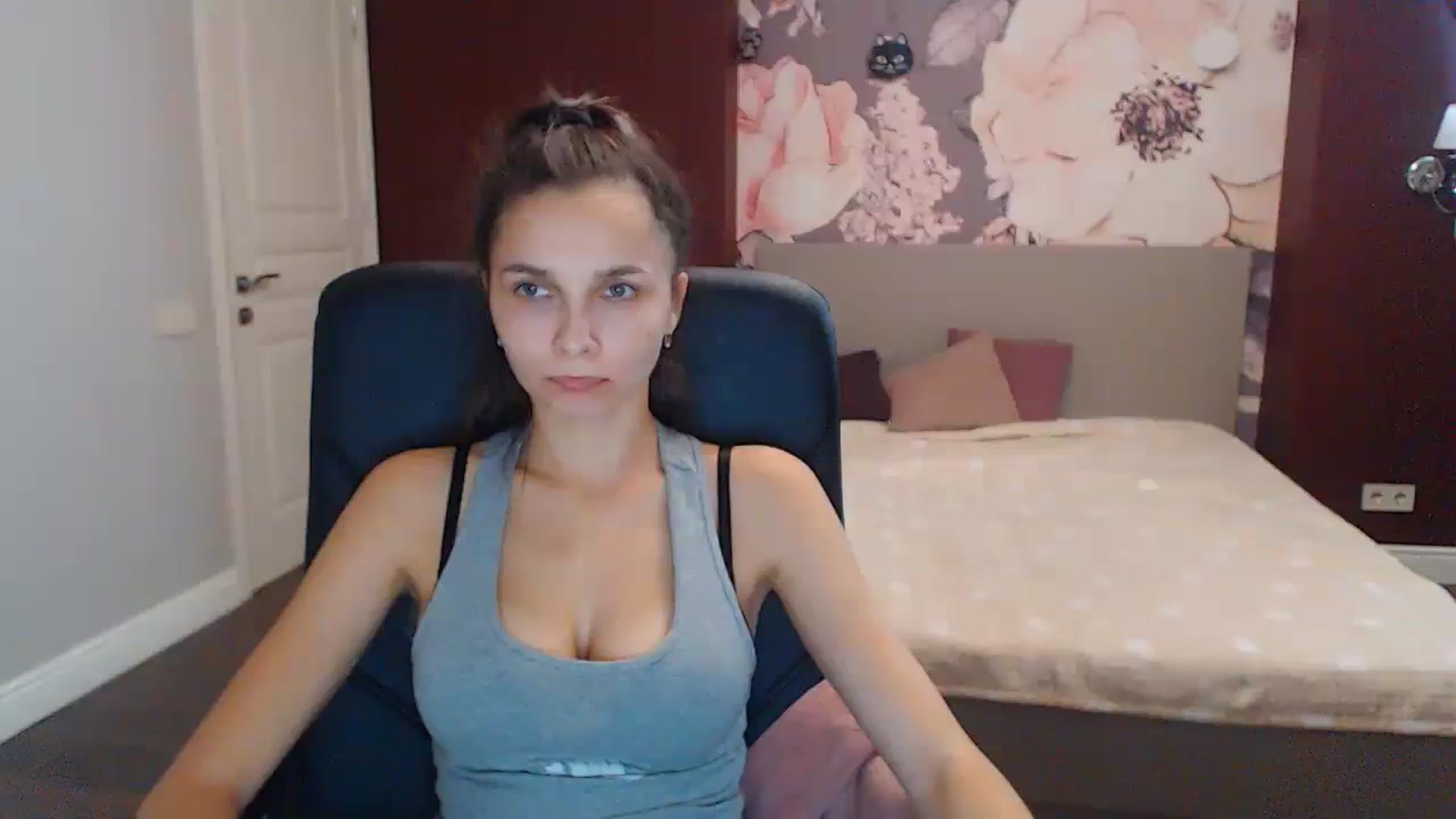 Gallery image thumbnail from Karina_Mils's myfreecams stream on, 10/14/2023, 12:56 image 14 of 20