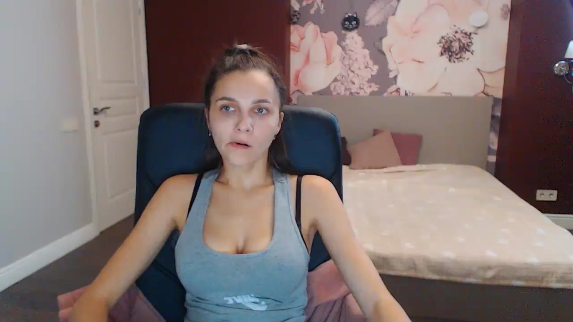 Gallery image thumbnail from Karina_Mils's myfreecams stream on, 10/14/2023, 12:56 image 3 of 20