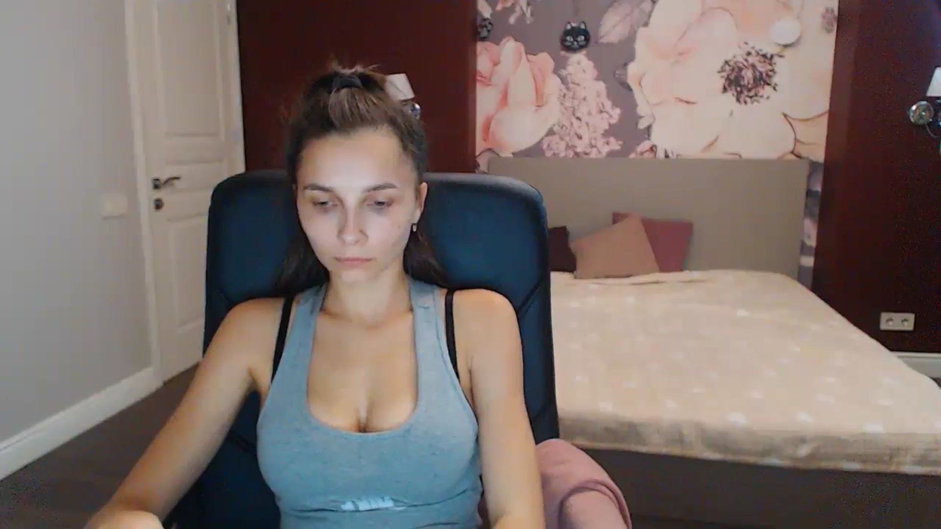 Gallery image thumbnail from Karina_Mils's myfreecams stream on, 10/14/2023, 12:56 image 17 of 20