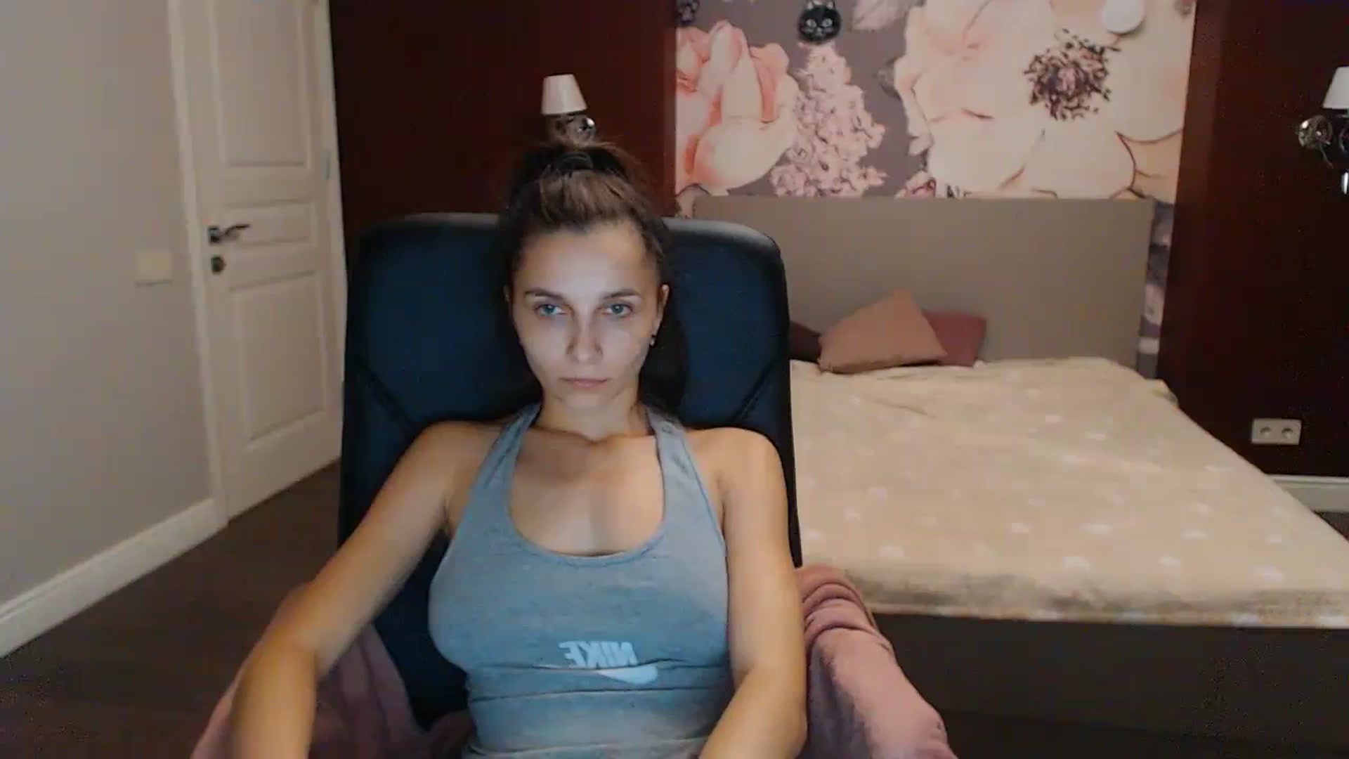 Gallery image thumbnail from Karina_Mils's myfreecams stream on, 10/14/2023, 14:57 image 13 of 20