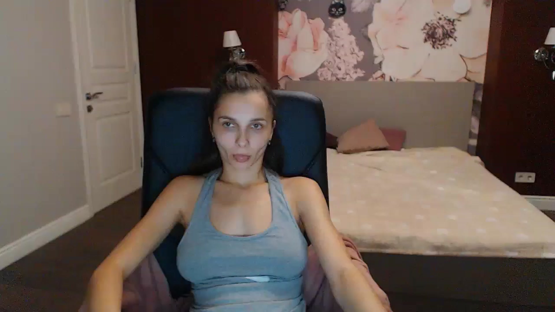 Gallery image thumbnail from Karina_Mils's myfreecams stream on, 10/14/2023, 14:57 image 15 of 20