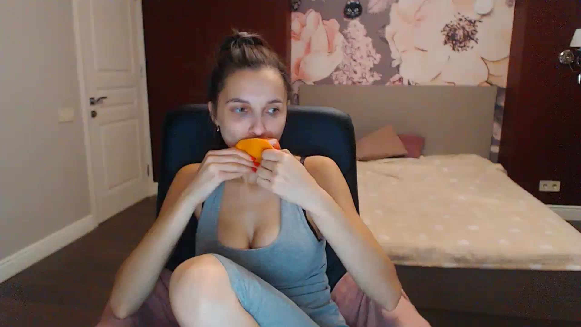Gallery image thumbnail from Karina_Mils's myfreecams stream on, 10/14/2023, 14:57 image 3 of 20