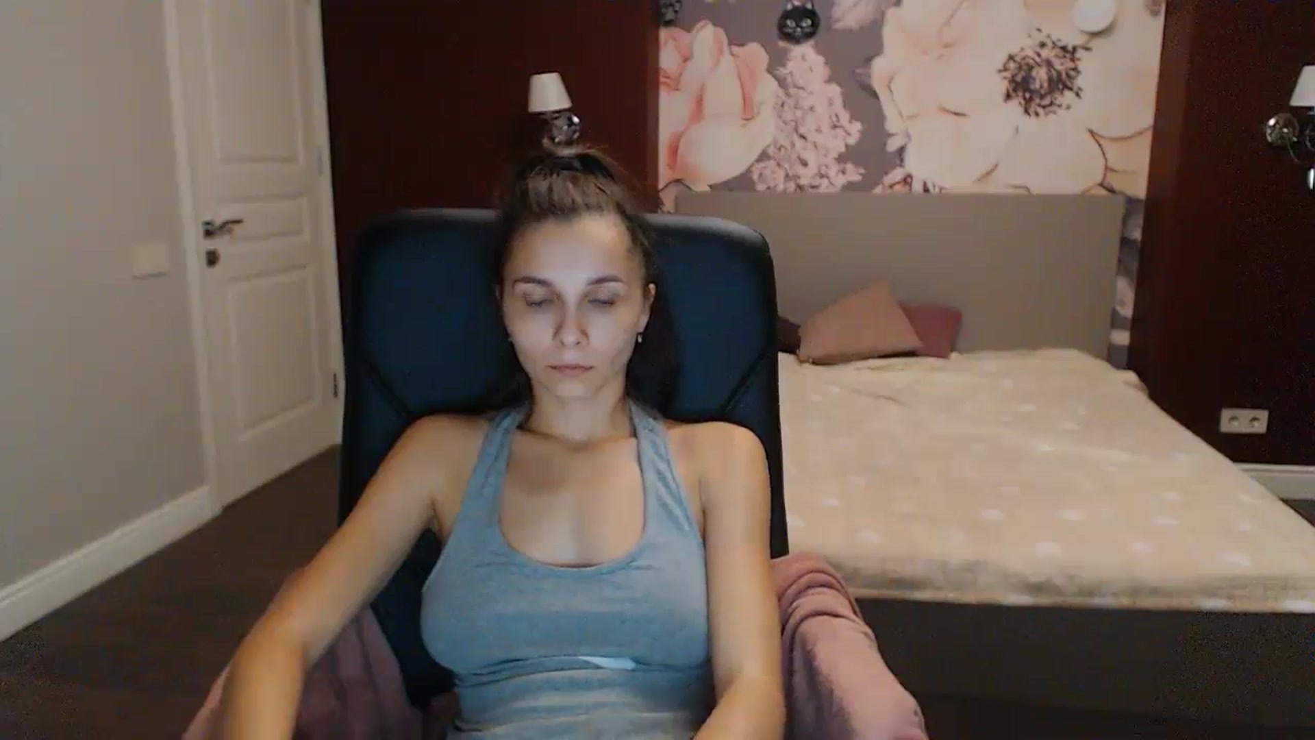 Gallery image thumbnail from Karina_Mils's myfreecams stream on, 10/14/2023, 14:57 image 17 of 20
