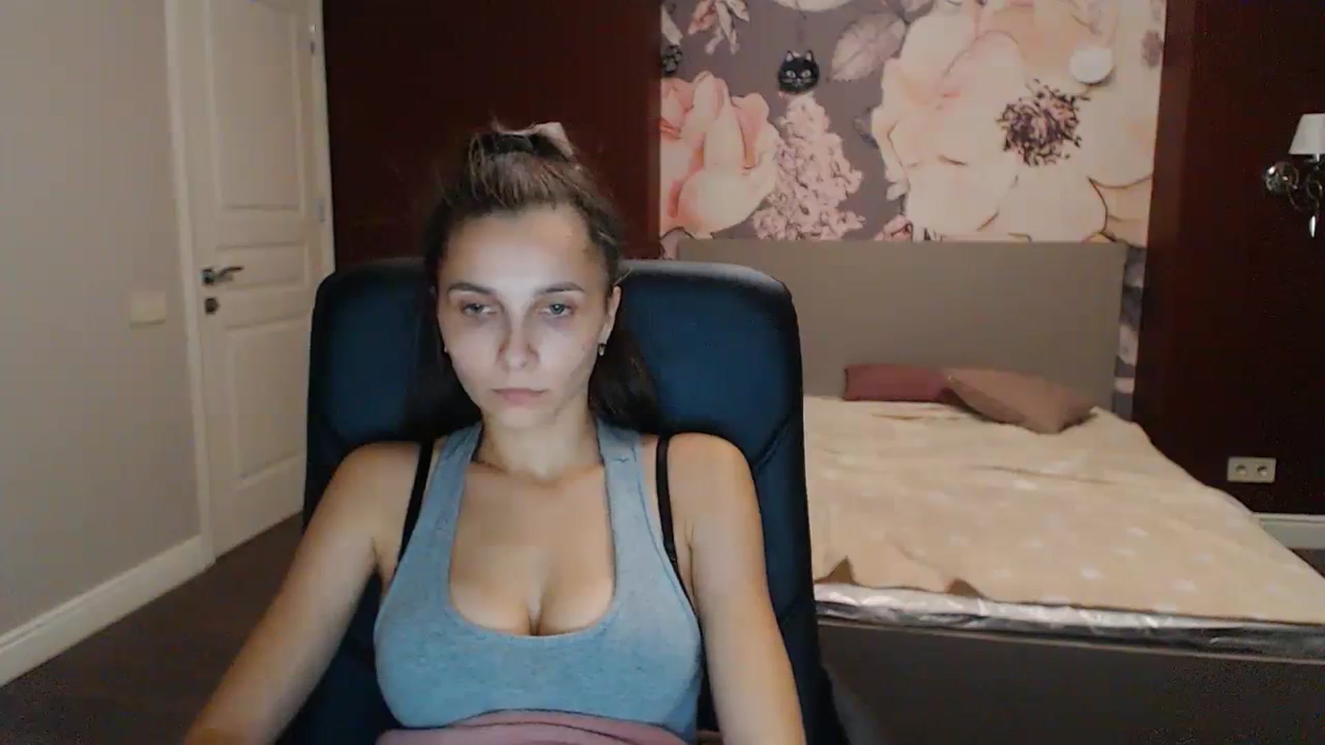 Gallery image thumbnail from Karina_Mils's myfreecams stream on, 10/14/2023, 17:05 image 19 of 20