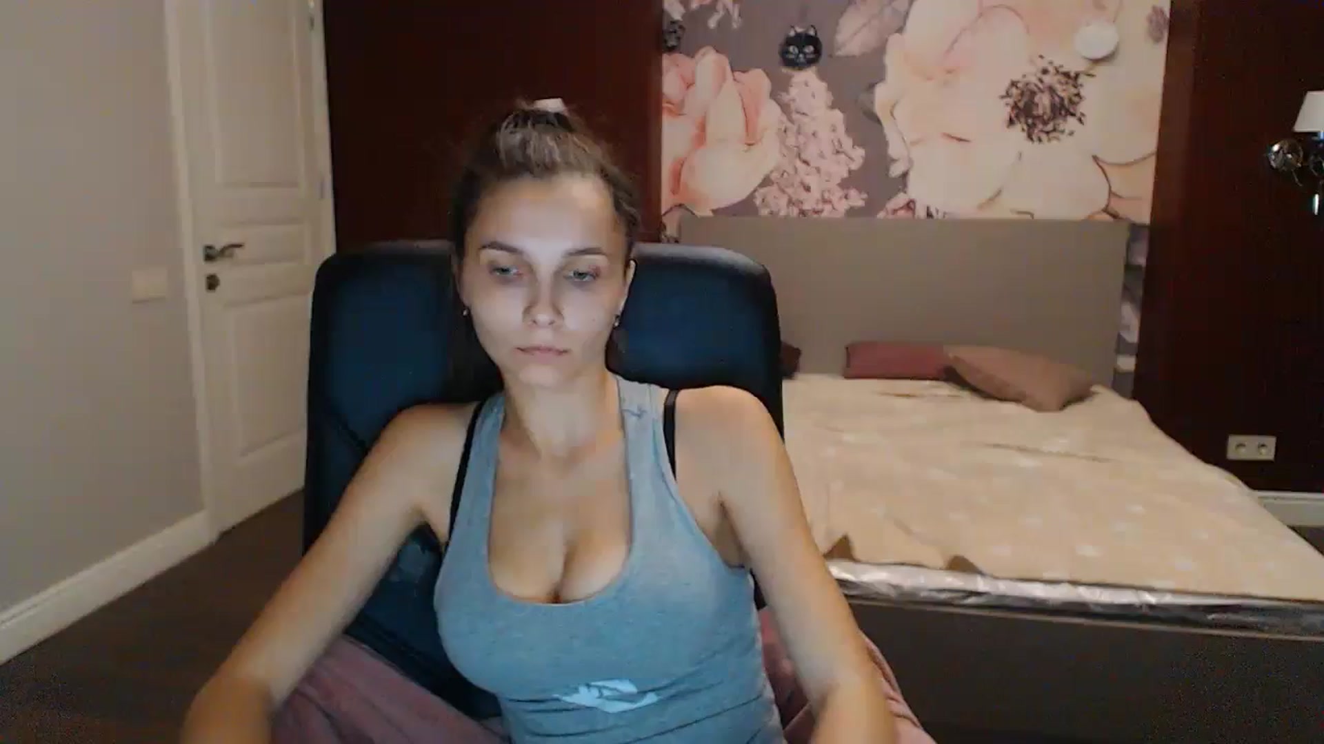 Gallery image thumbnail from Karina_Mils's myfreecams stream on, 10/14/2023, 17:05 image 4 of 20