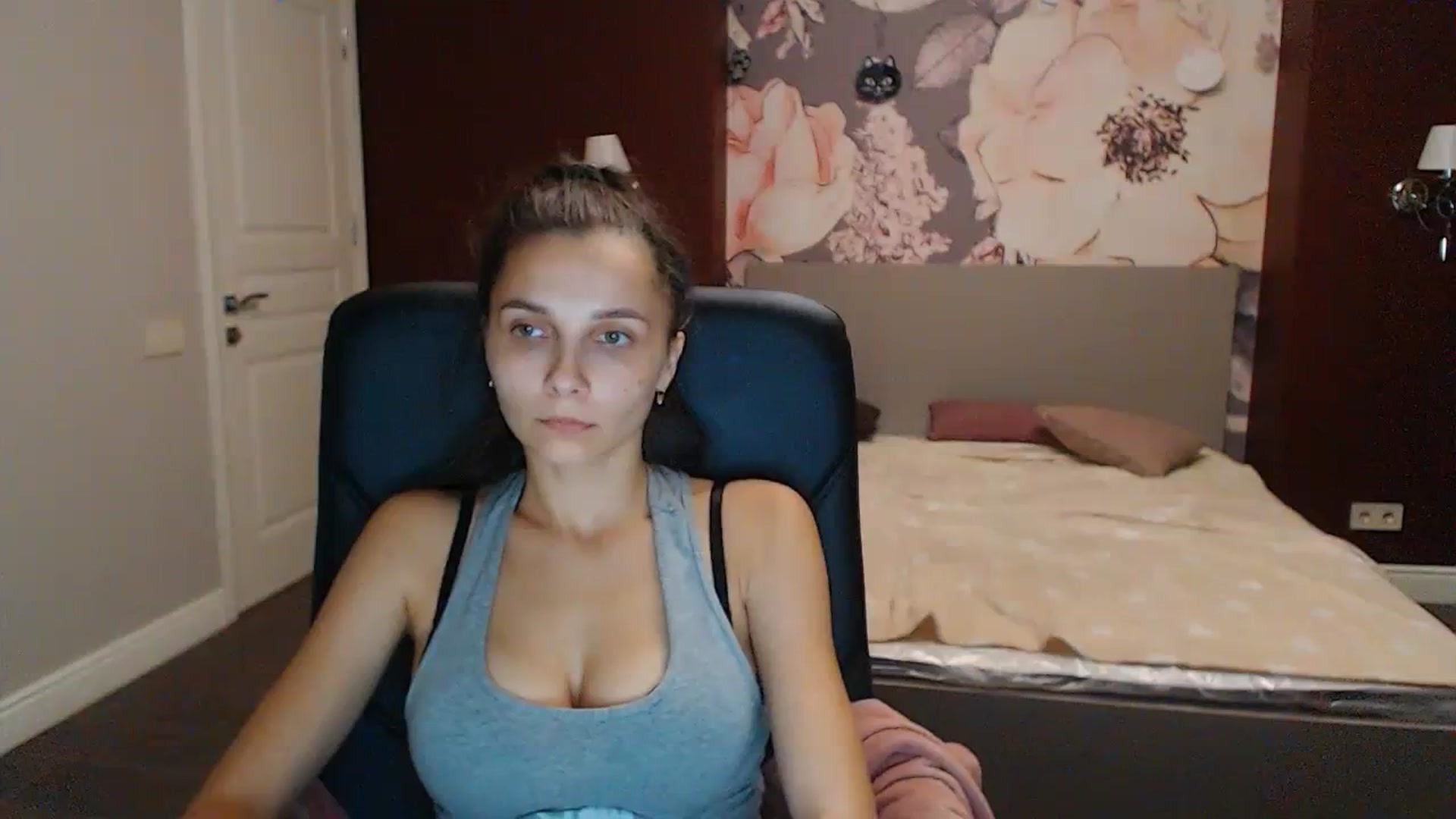 Gallery image thumbnail from Karina_Mils's myfreecams stream on, 10/14/2023, 17:05 image 12 of 20