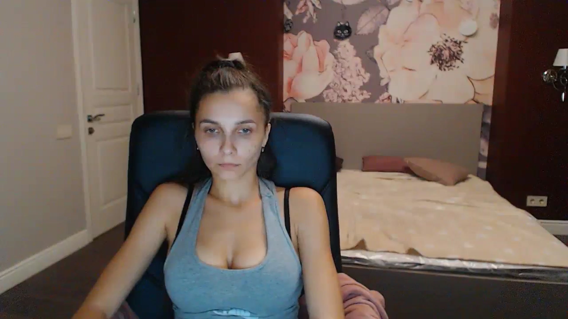 Gallery image thumbnail from Karina_Mils's myfreecams stream on, 10/14/2023, 17:05 image 11 of 20