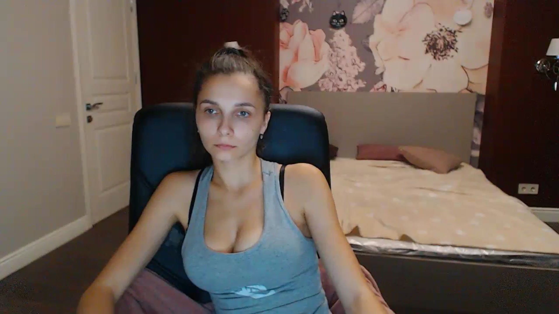 Gallery image thumbnail from Karina_Mils's myfreecams stream on, 10/14/2023, 17:05 image 3 of 20