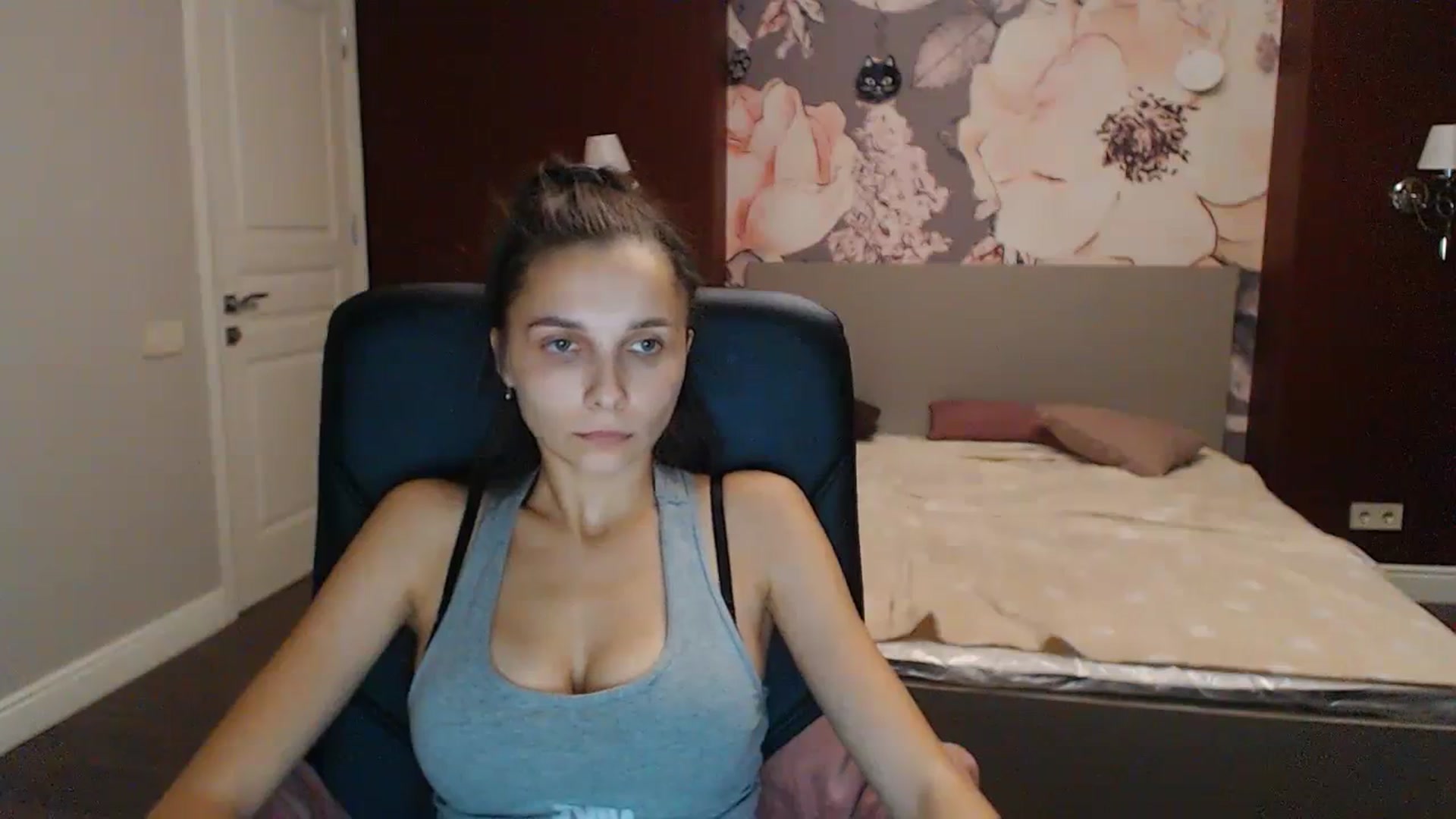 Gallery image thumbnail from Karina_Mils's myfreecams stream on, 10/14/2023, 17:05 image 14 of 20