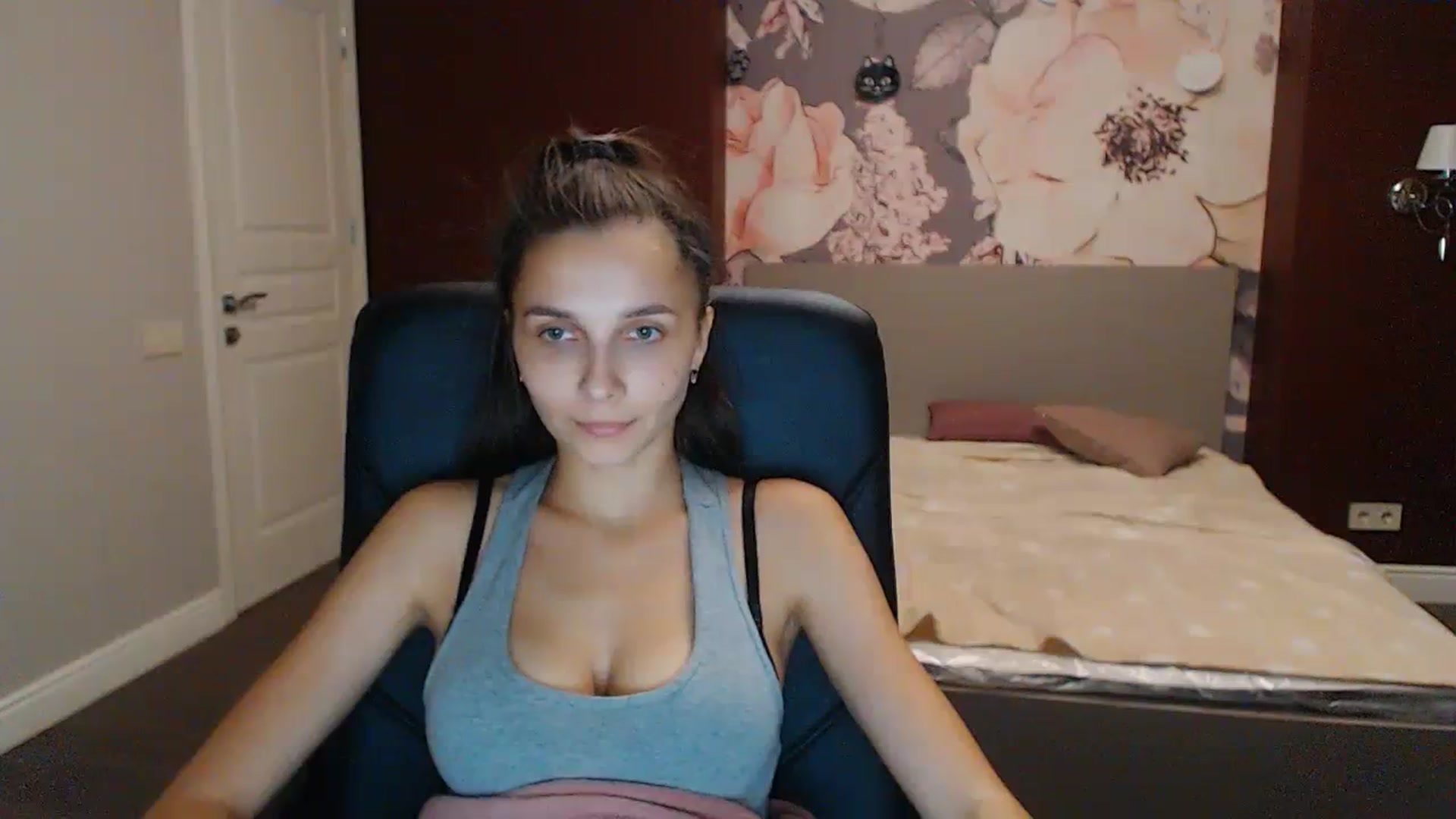 Gallery image thumbnail from Karina_Mils's myfreecams stream on, 10/14/2023, 17:05 image 18 of 20