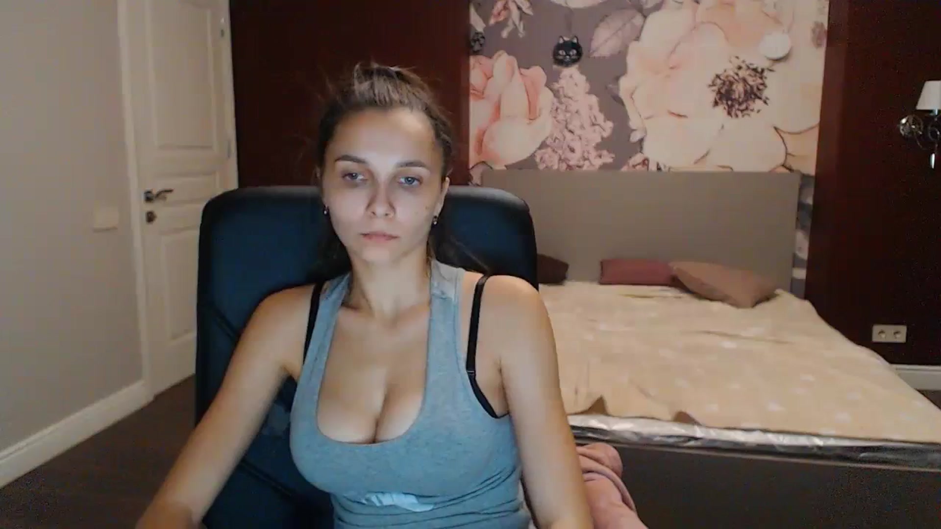 Gallery image thumbnail from Karina_Mils's myfreecams stream on, 10/14/2023, 17:05 image 17 of 20