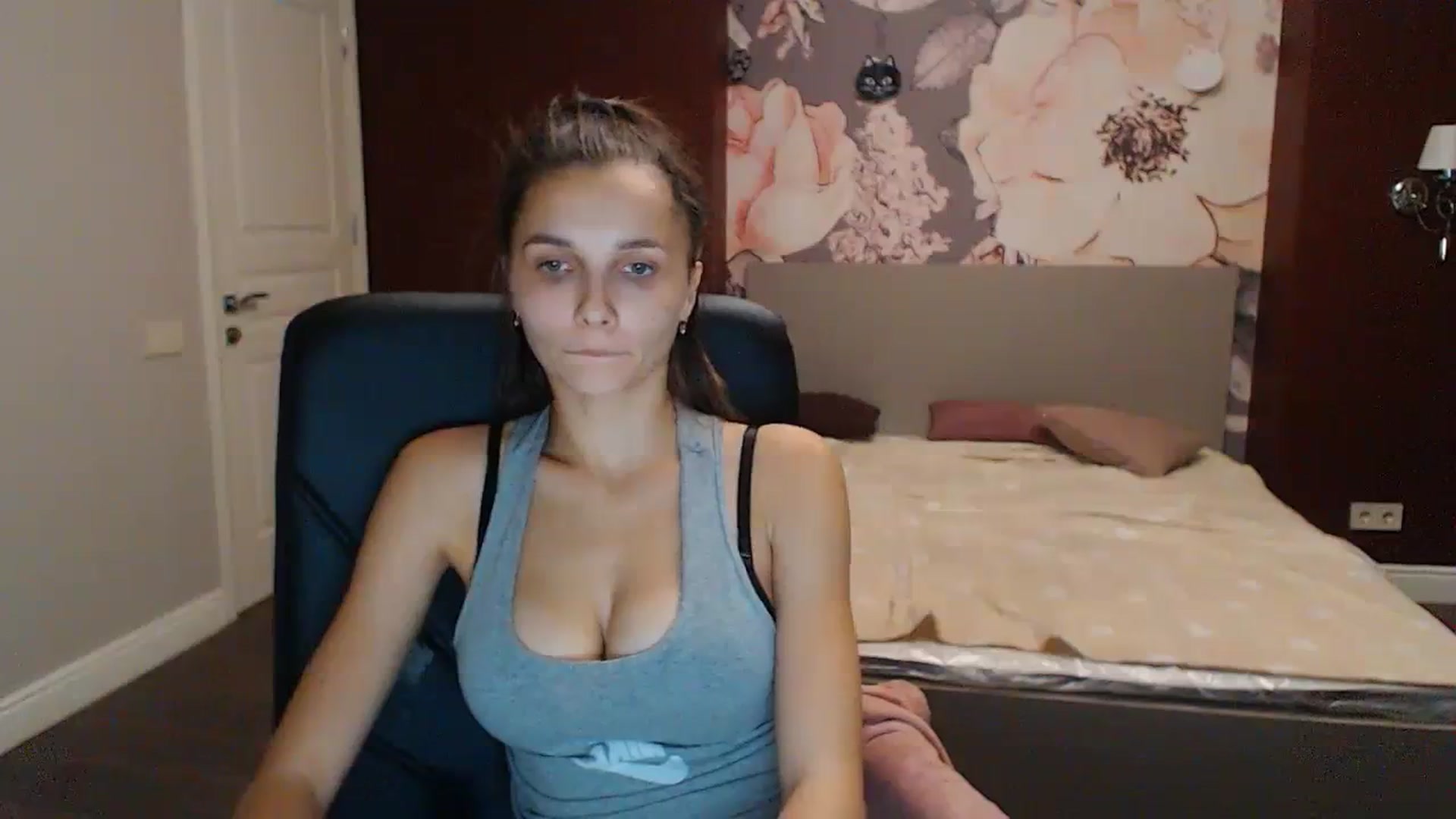 Gallery image thumbnail from Karina_Mils's myfreecams stream on, 10/14/2023, 17:05 image 16 of 20
