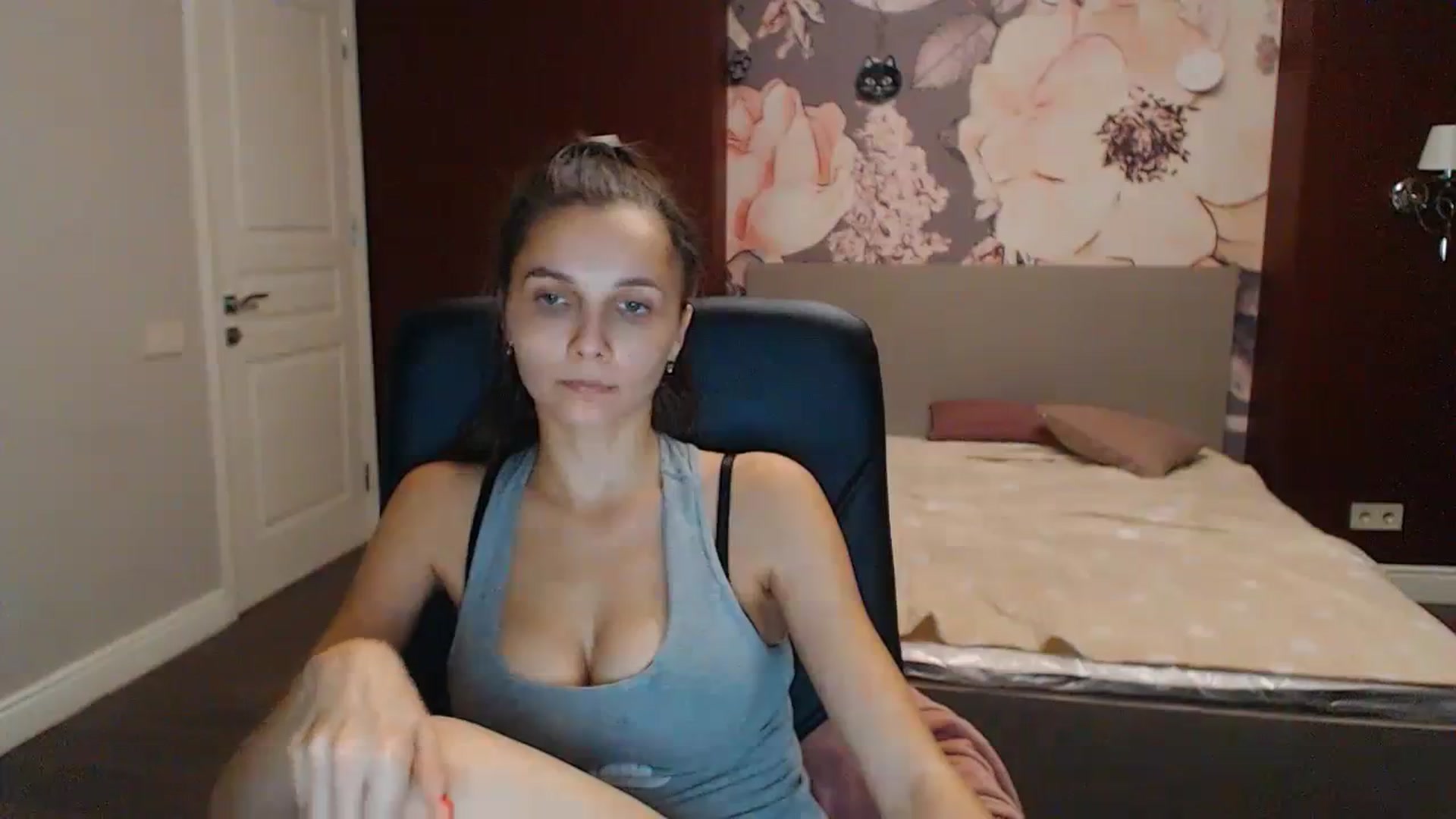 Gallery image thumbnail from Karina_Mils's myfreecams stream on, 10/14/2023, 17:05 image 7 of 20