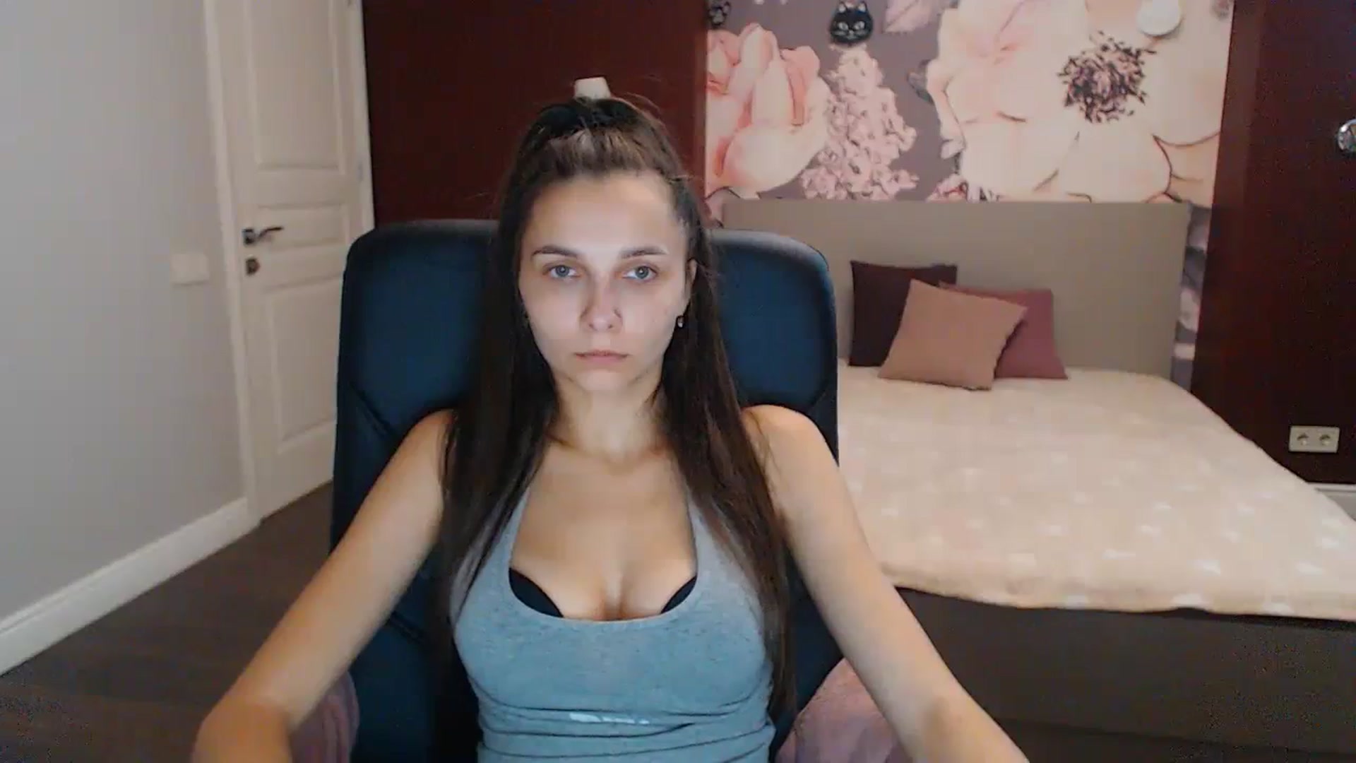 Gallery image thumbnail from Karina_Mils's myfreecams stream on, 10/15/2023, 11:26 image 3 of 20