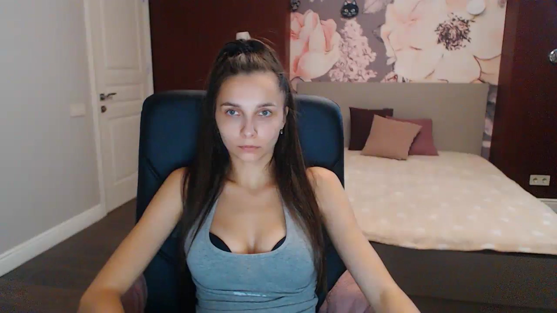 Gallery image thumbnail from Karina_Mils's myfreecams stream on, 10/15/2023, 11:26 image 2 of 20