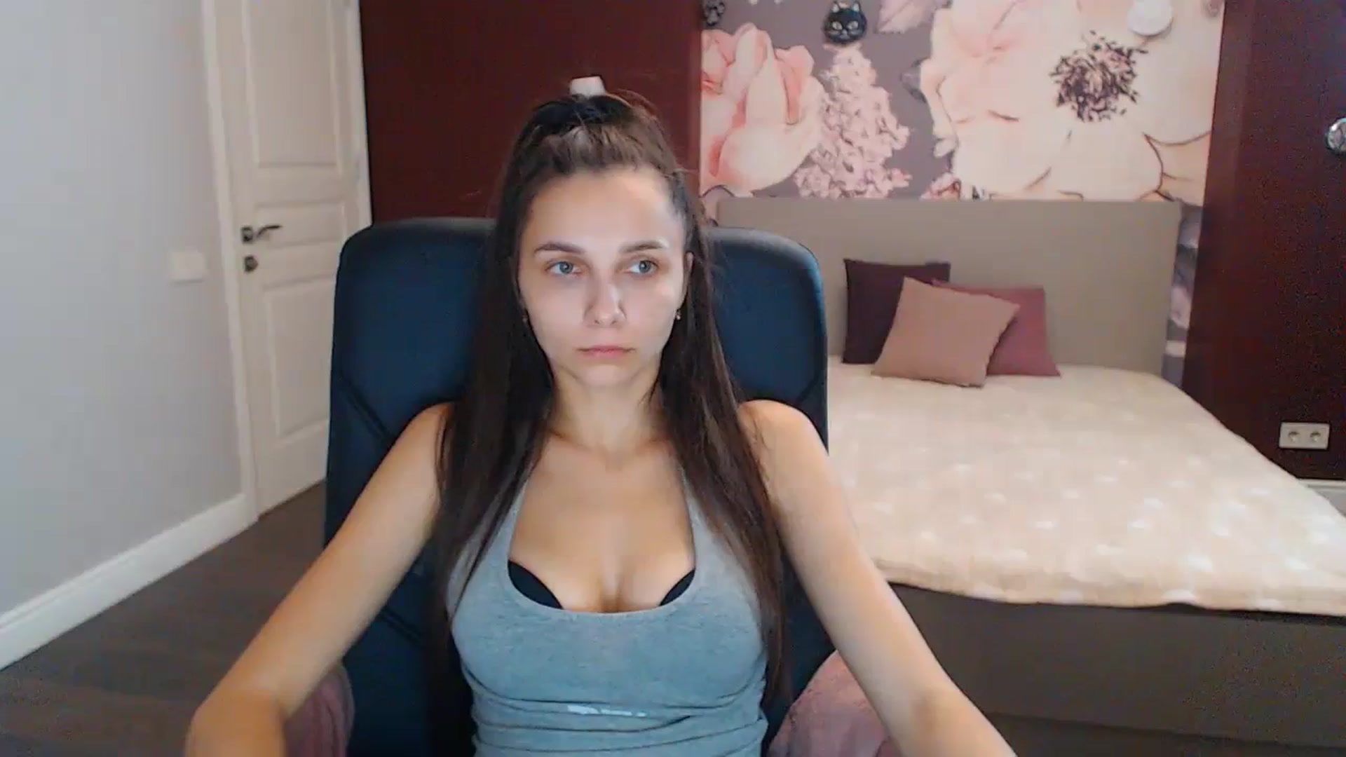 Gallery image thumbnail from Karina_Mils's myfreecams stream on, 10/15/2023, 11:26 image 1 of 20