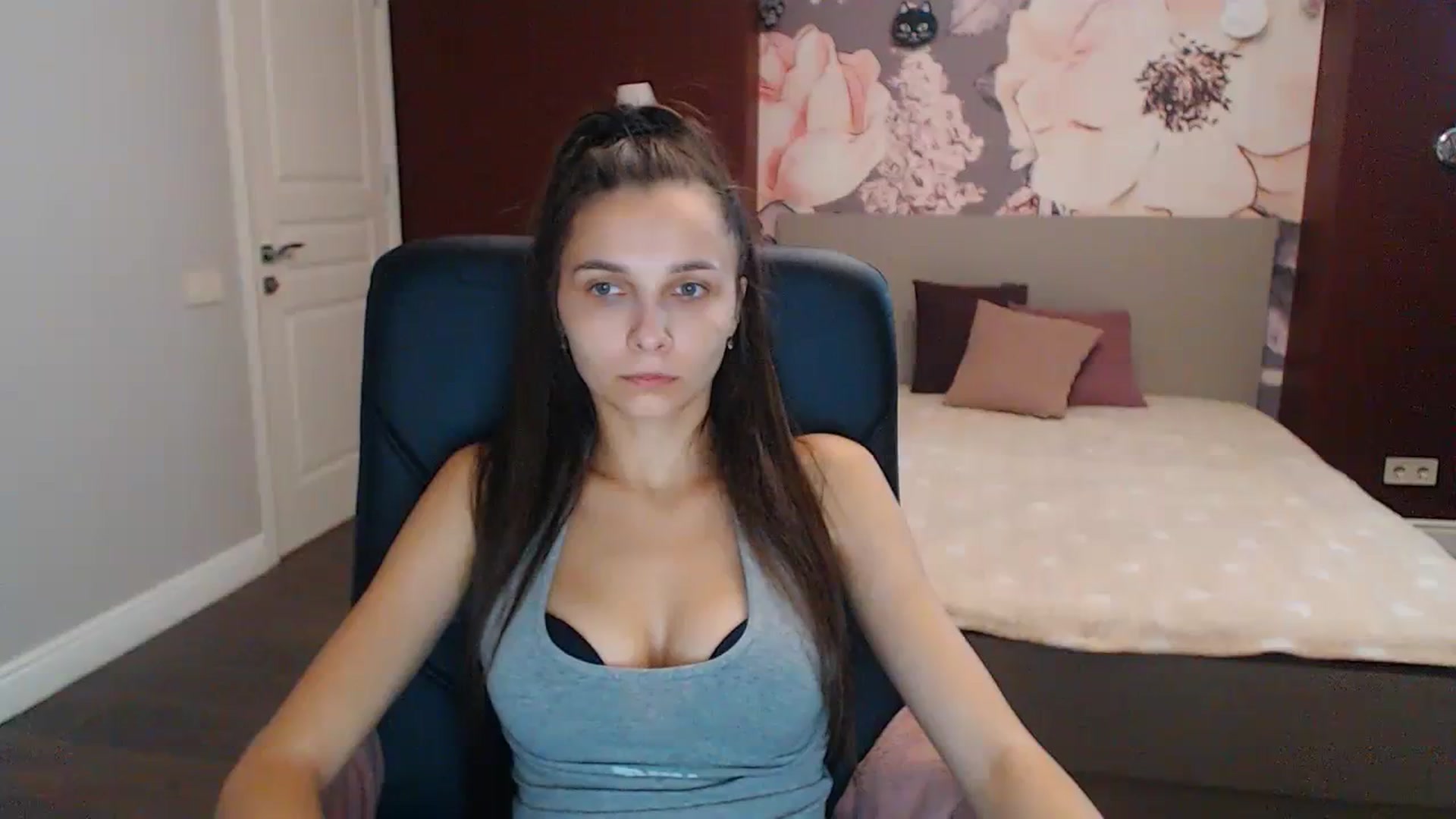Gallery image thumbnail from Karina_Mils's myfreecams stream on, 10/15/2023, 11:26 image 4 of 20