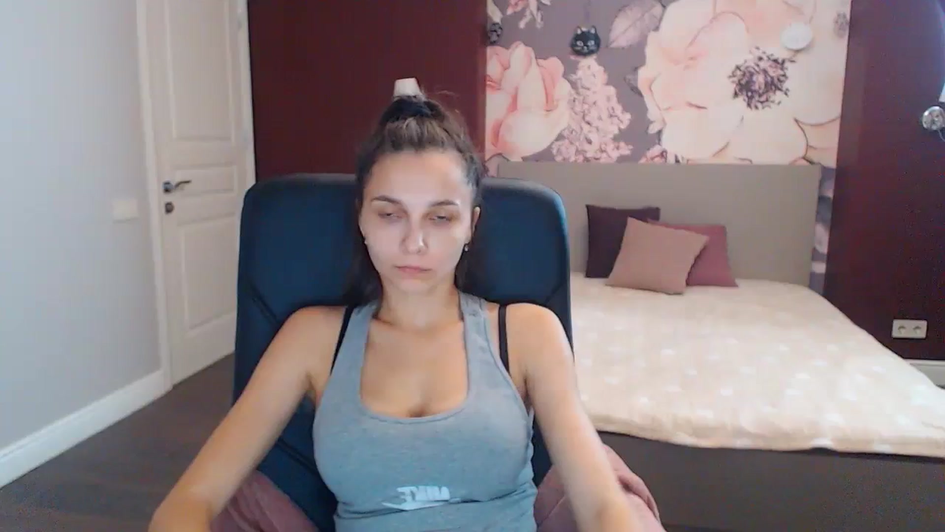 Gallery image thumbnail from Karina_Mils's myfreecams stream on, 10/15/2023, 12:15 image 6 of 20