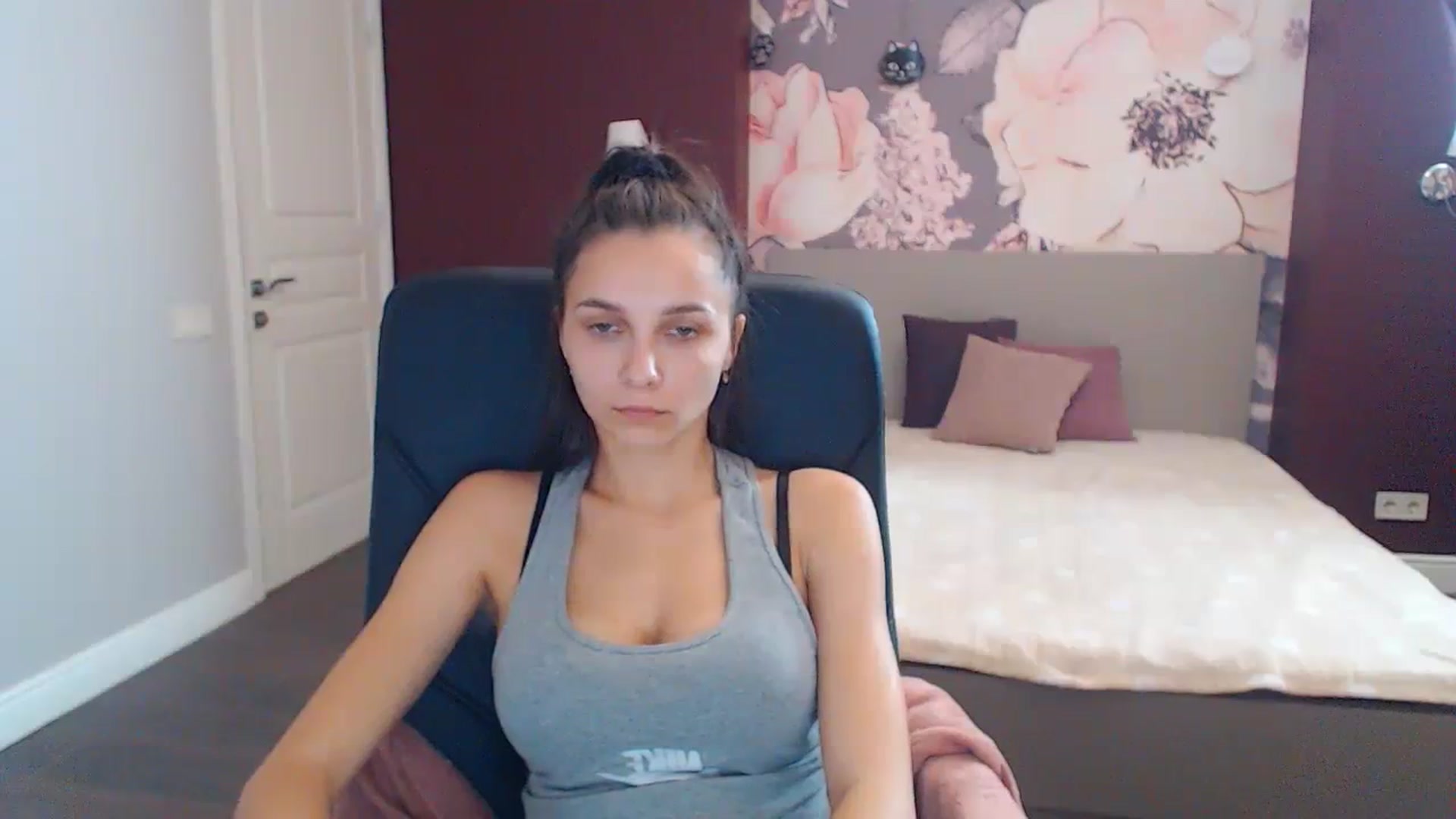 Gallery image thumbnail from Karina_Mils's myfreecams stream on, 10/15/2023, 12:15 image 4 of 20