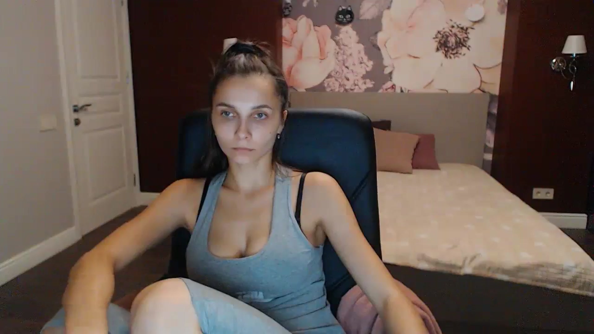 Gallery image thumbnail from Karina_Mils's myfreecams stream on, 10/15/2023, 15:31 image 12 of 20