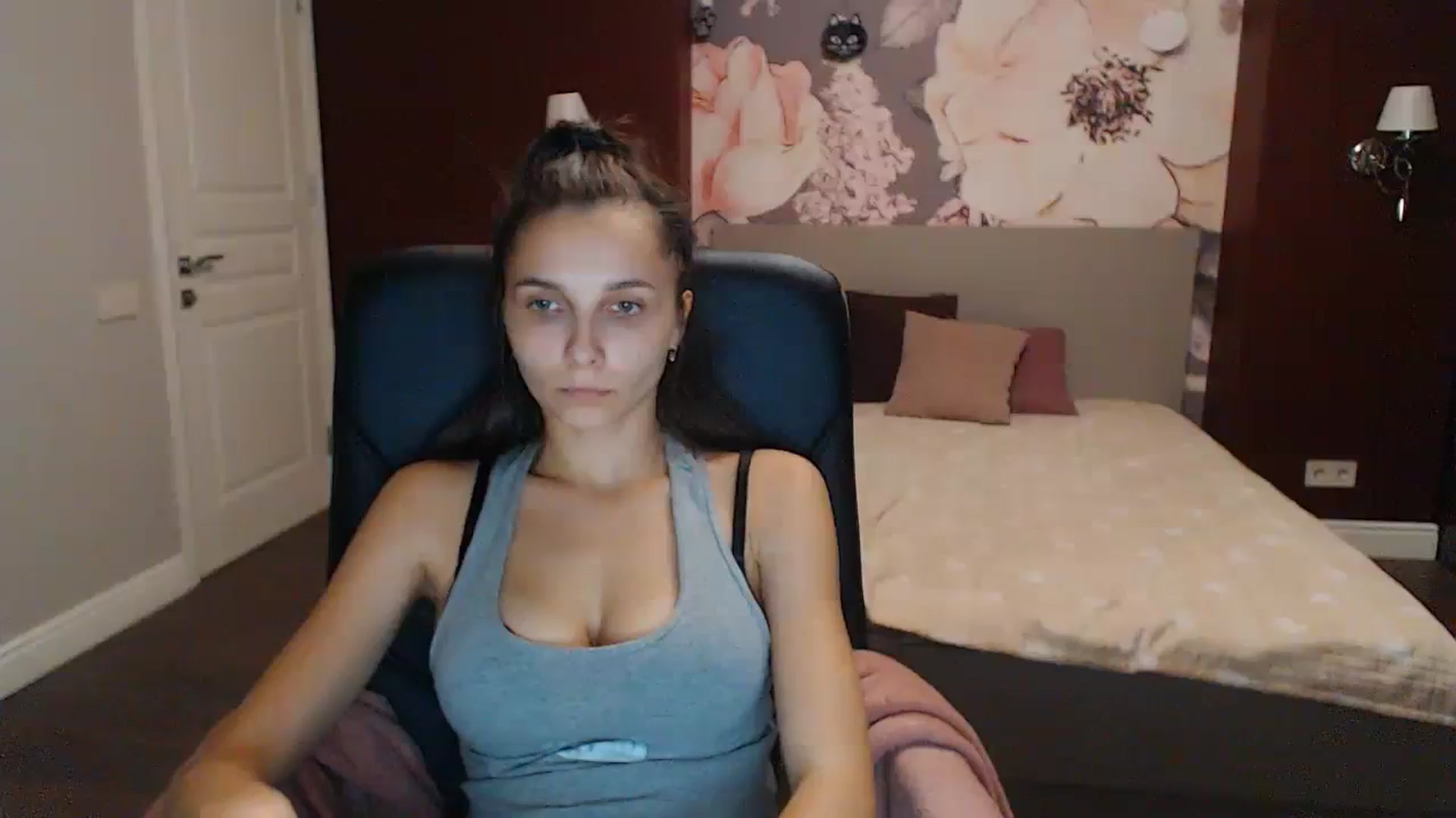Gallery image thumbnail from Karina_Mils's myfreecams stream on, 10/15/2023, 15:31 image 5 of 20