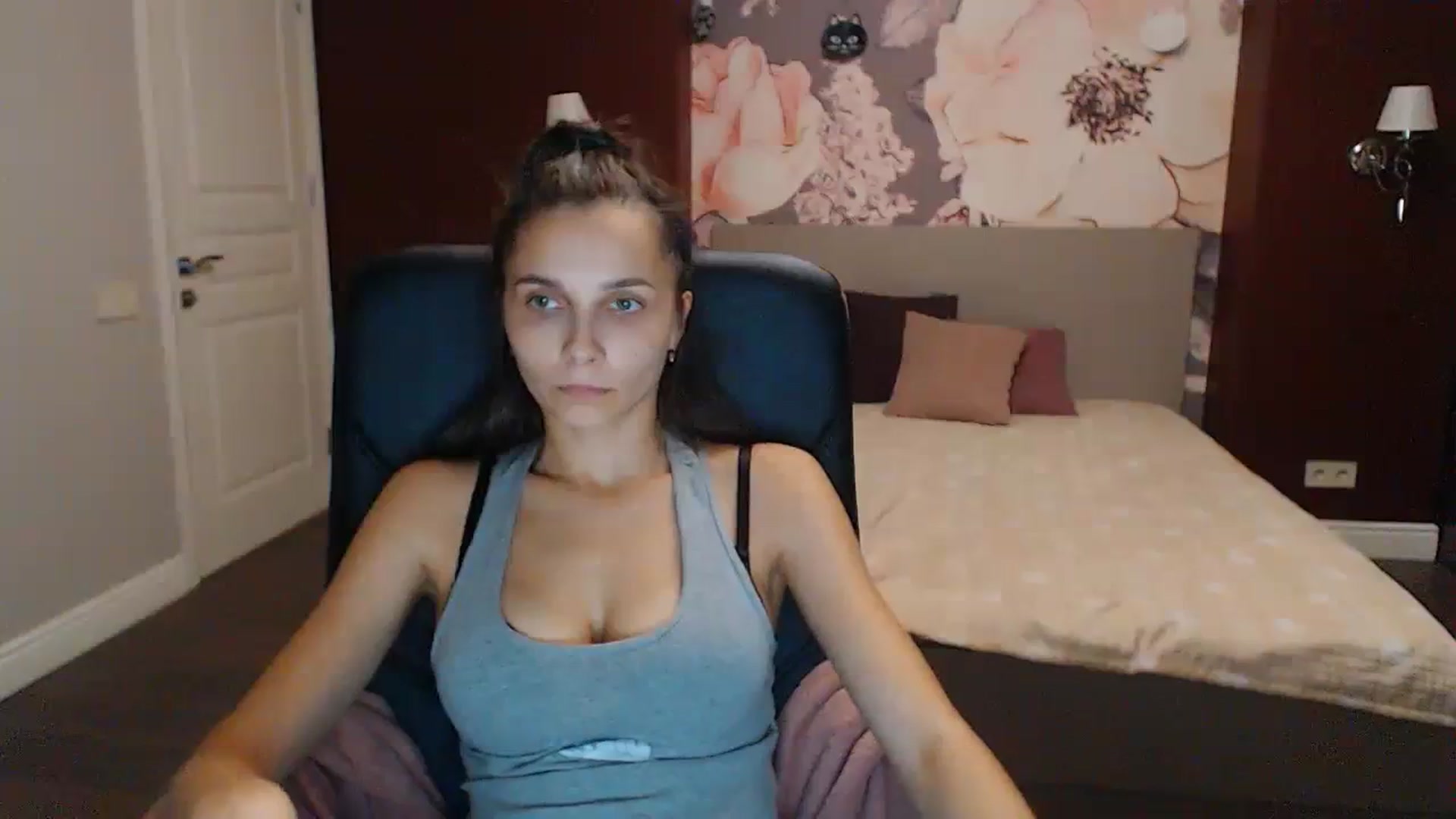 Gallery image thumbnail from Karina_Mils's myfreecams stream on, 10/15/2023, 15:31 image 4 of 20