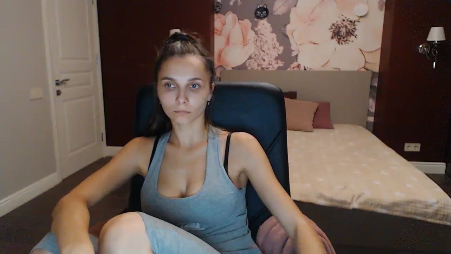 Gallery image thumbnail from Karina_Mils's myfreecams stream on, 10/15/2023, 15:31 image 13 of 20
