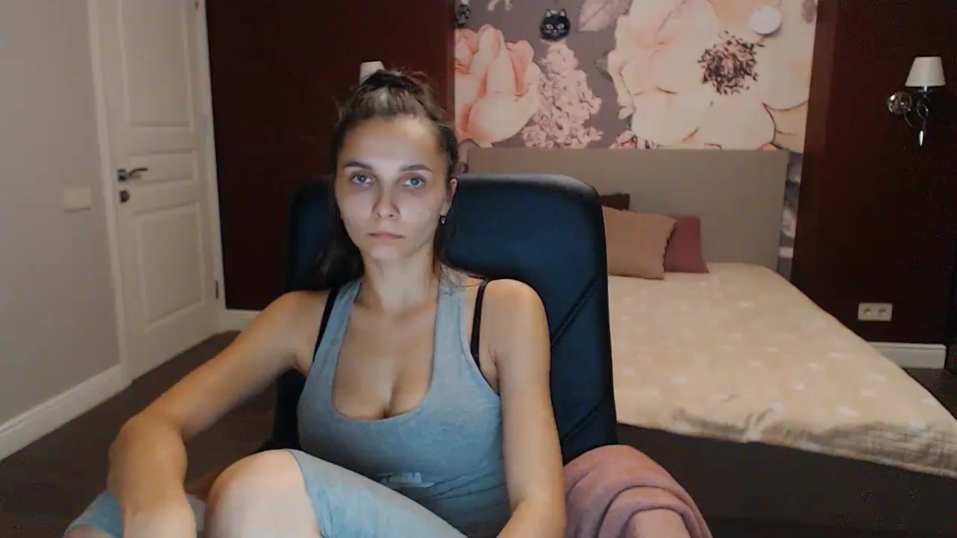 Gallery image thumbnail from Karina_Mils's myfreecams stream on, 10/15/2023, 15:31 image 14 of 20