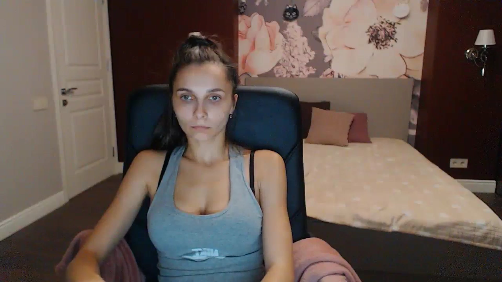 Gallery image thumbnail from Karina_Mils's myfreecams stream on, 10/15/2023, 15:31 image 18 of 20