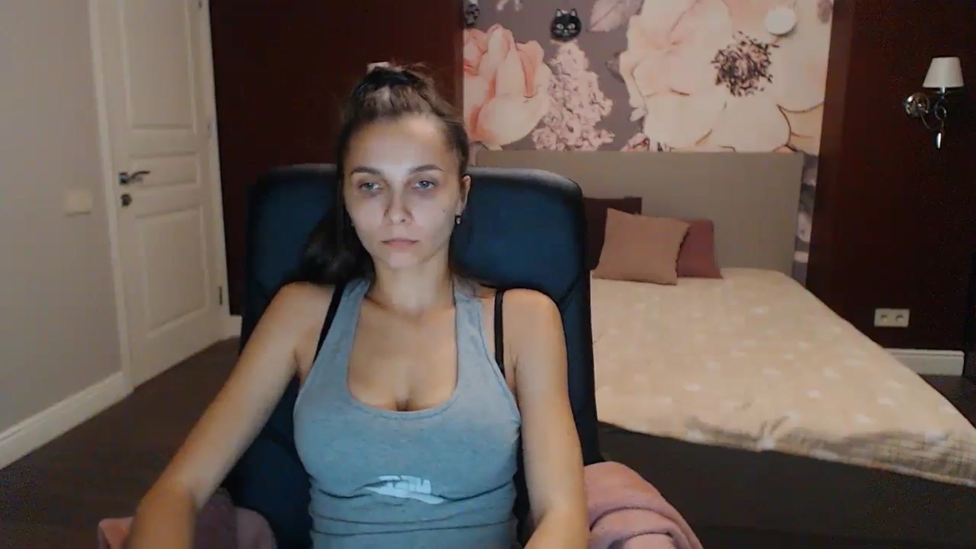 Gallery image thumbnail from Karina_Mils's myfreecams stream on, 10/15/2023, 15:31 image 16 of 20