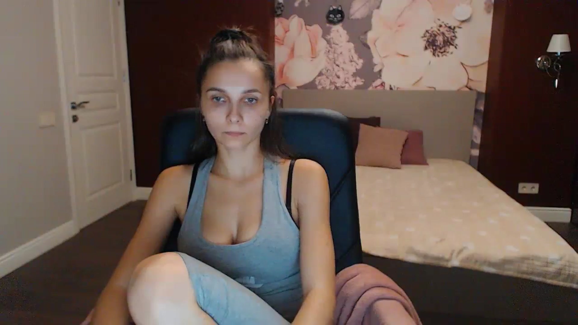 Gallery image thumbnail from Karina_Mils's myfreecams stream on, 10/15/2023, 15:31 image 7 of 20