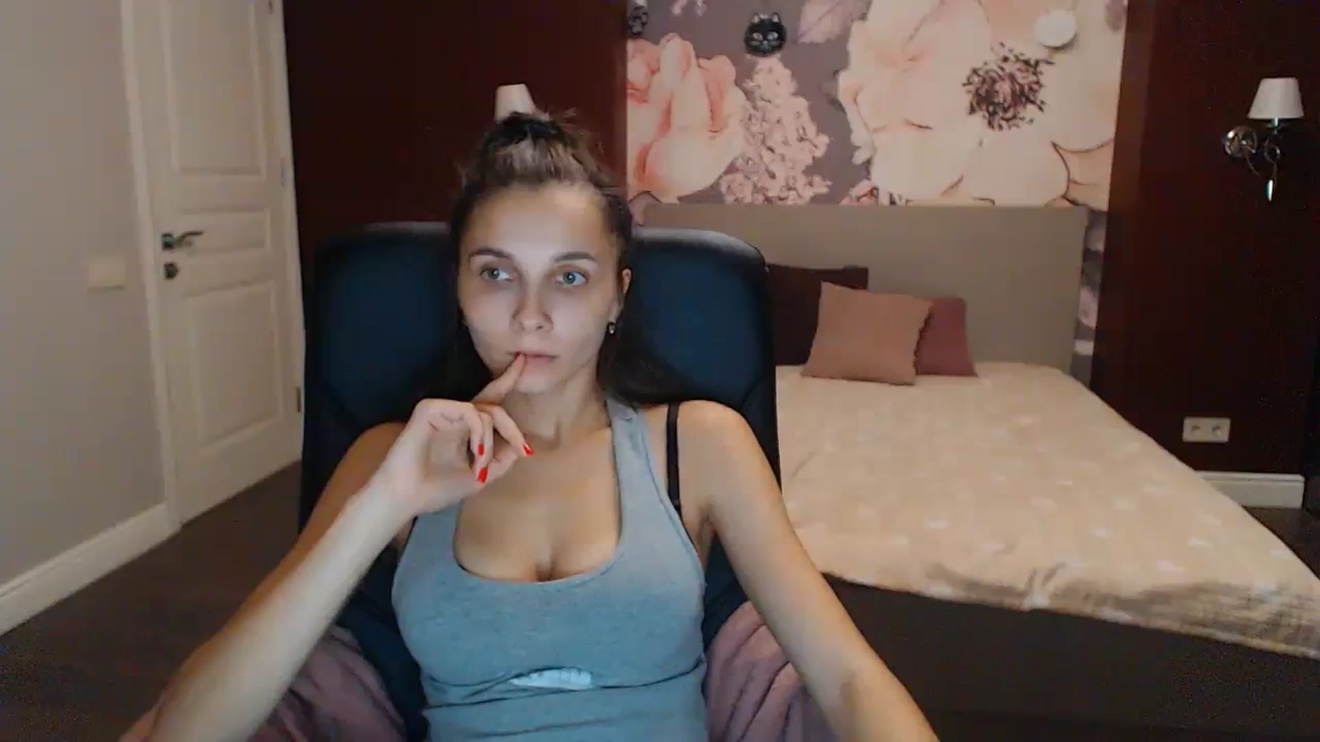 Gallery image thumbnail from Karina_Mils's myfreecams stream on, 10/15/2023, 15:31 image 3 of 20
