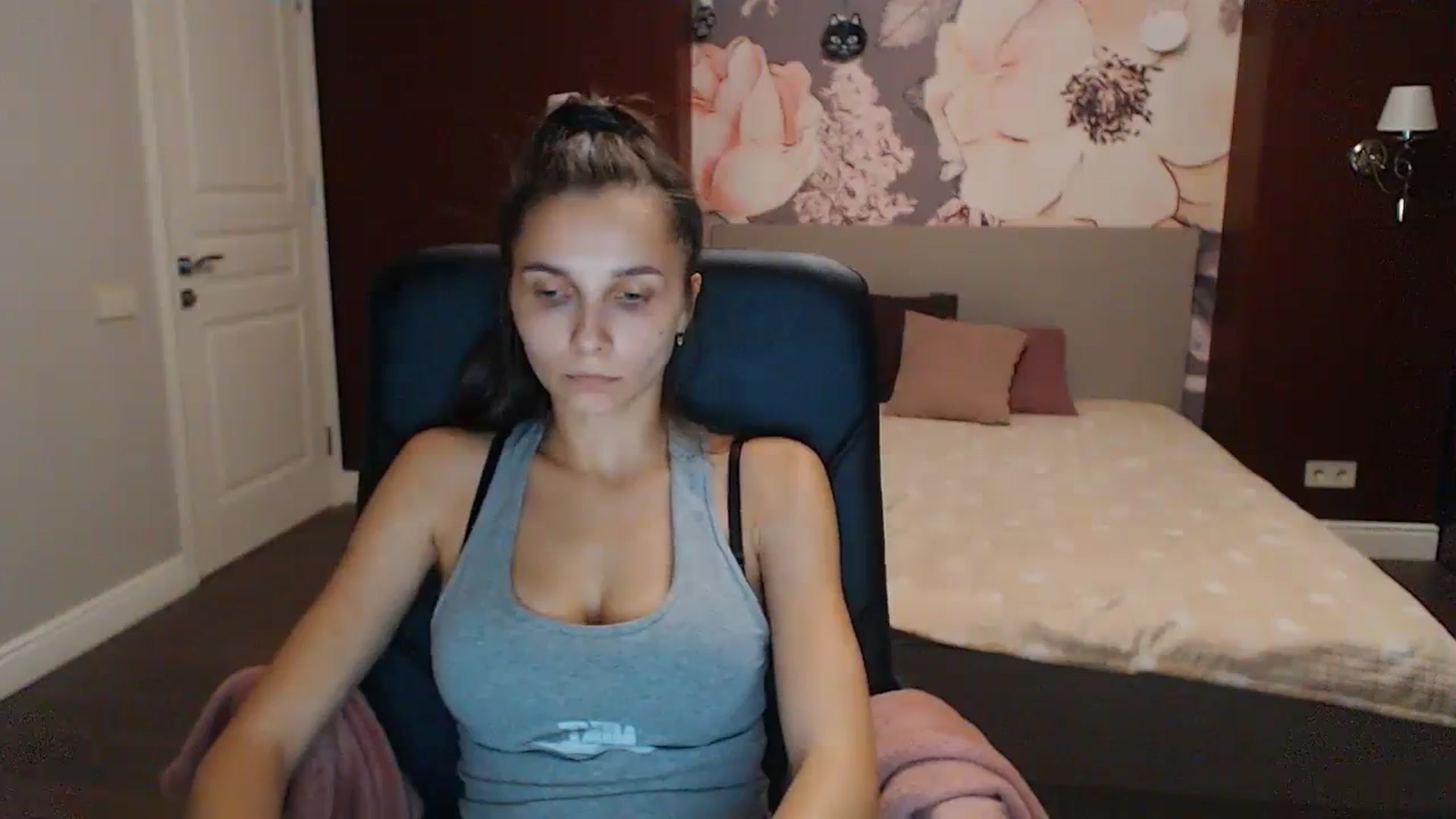 Gallery image thumbnail from Karina_Mils's myfreecams stream on, 10/15/2023, 15:31 image 17 of 20