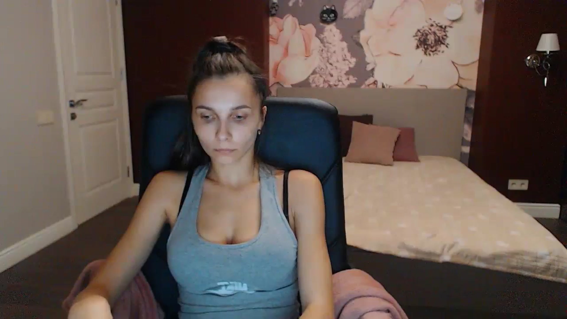 Gallery image thumbnail from Karina_Mils's myfreecams stream on, 10/15/2023, 15:31 image 19 of 20