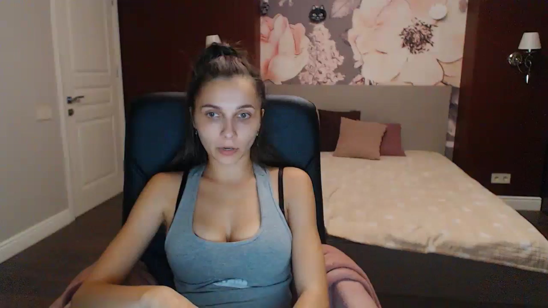 Gallery image thumbnail from Karina_Mils's myfreecams stream on, 10/15/2023, 15:31 image 1 of 20