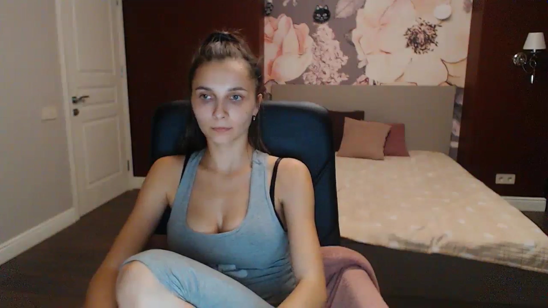 Gallery image thumbnail from Karina_Mils's myfreecams stream on, 10/15/2023, 16:18 image 15 of 20