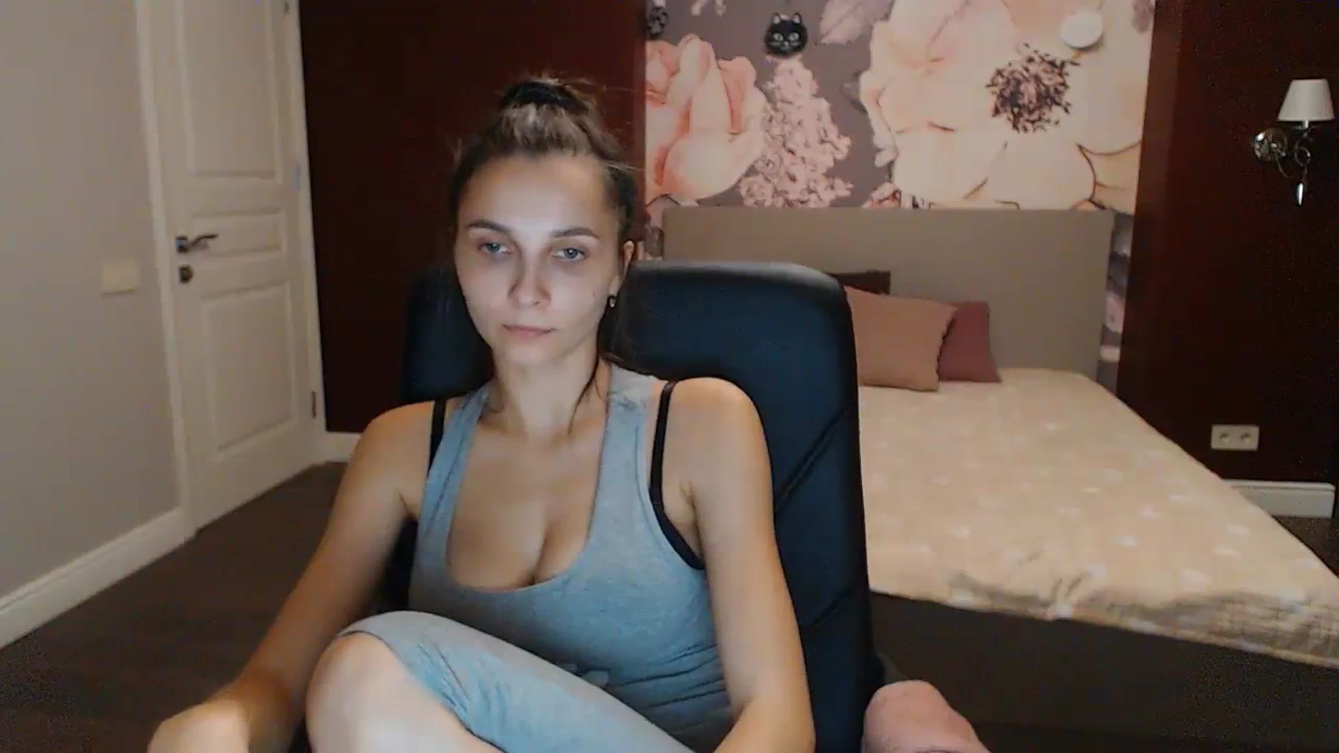 Gallery image thumbnail from Karina_Mils's myfreecams stream on, 10/15/2023, 16:18 image 9 of 20