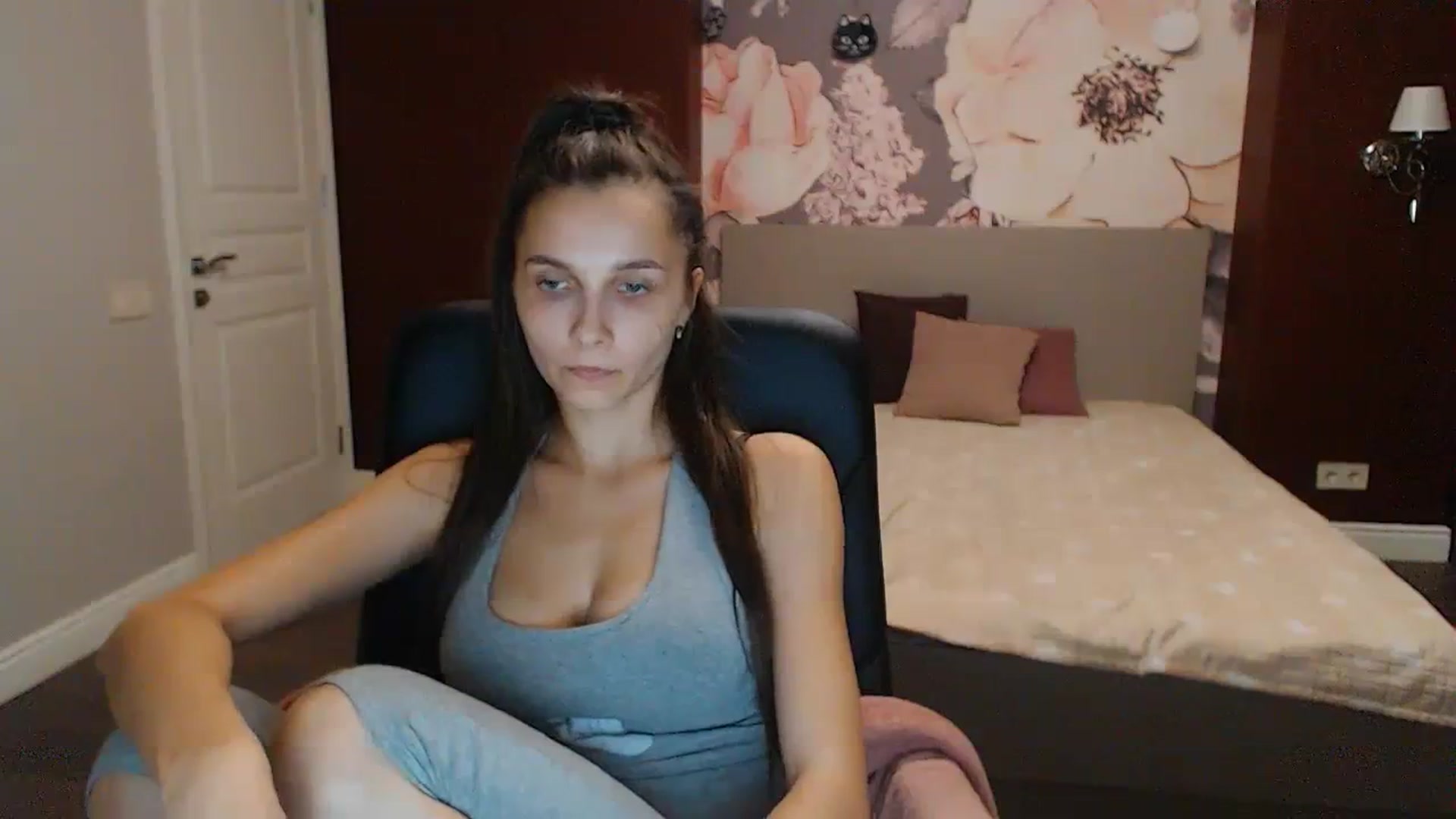 Gallery image thumbnail from Karina_Mils's myfreecams stream on, 10/15/2023, 16:18 image 19 of 20