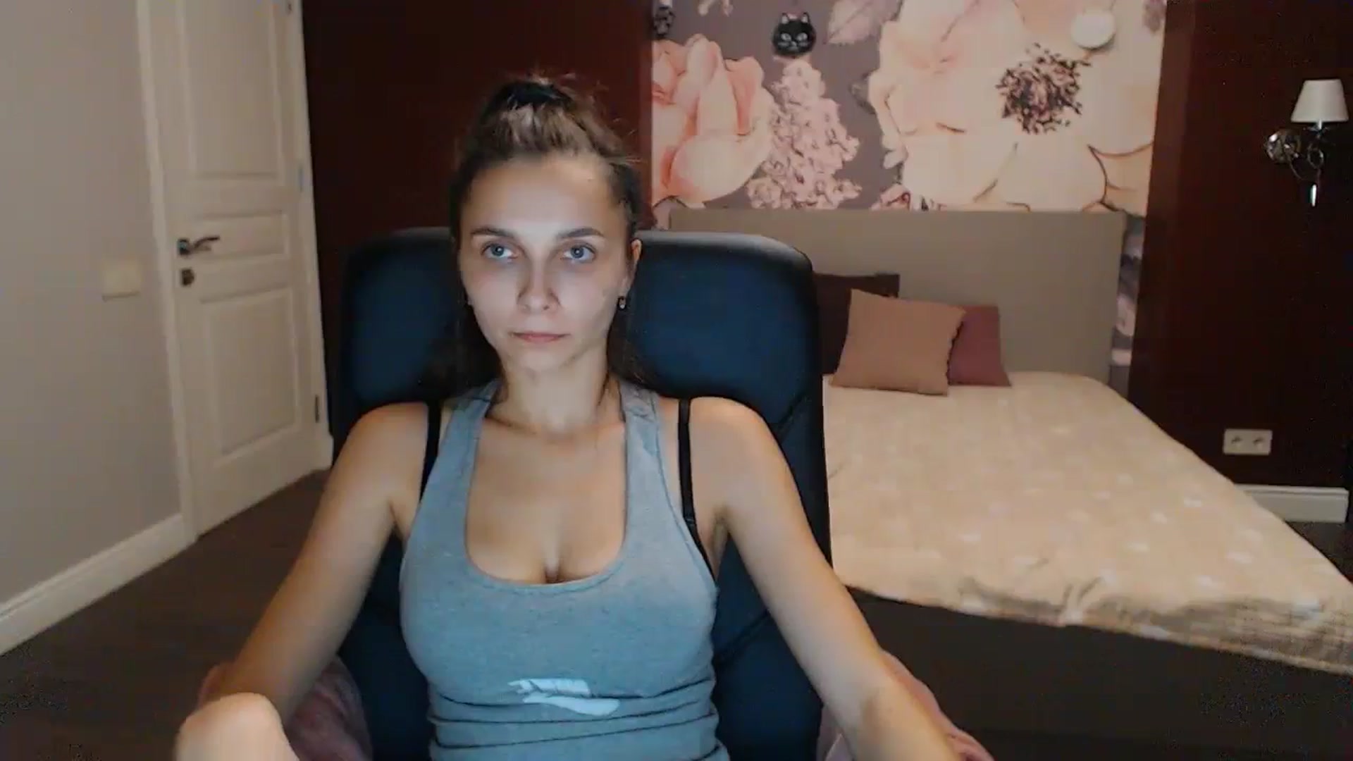 Gallery image thumbnail from Karina_Mils's myfreecams stream on, 10/15/2023, 16:18 image 2 of 20