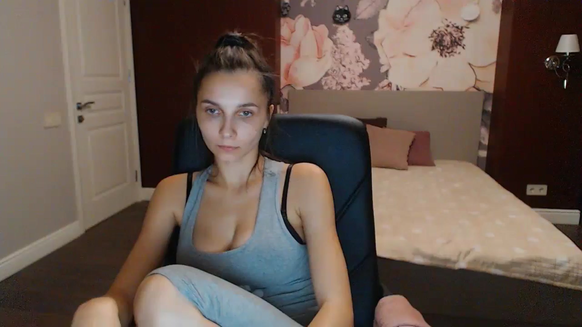 Gallery image thumbnail from Karina_Mils's myfreecams stream on, 10/15/2023, 16:18 image 7 of 20